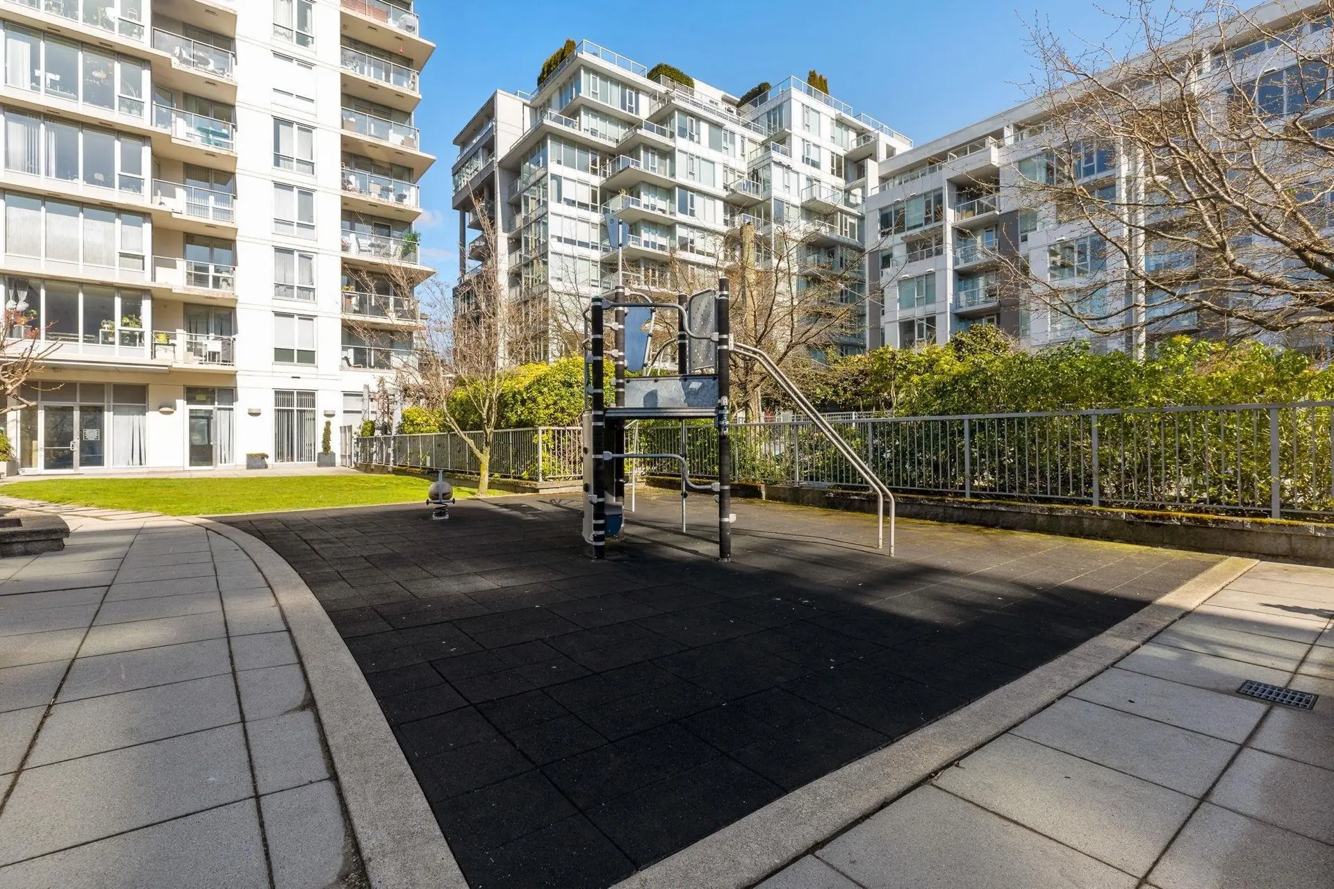 #907 1833 Crowe Street - Image 12