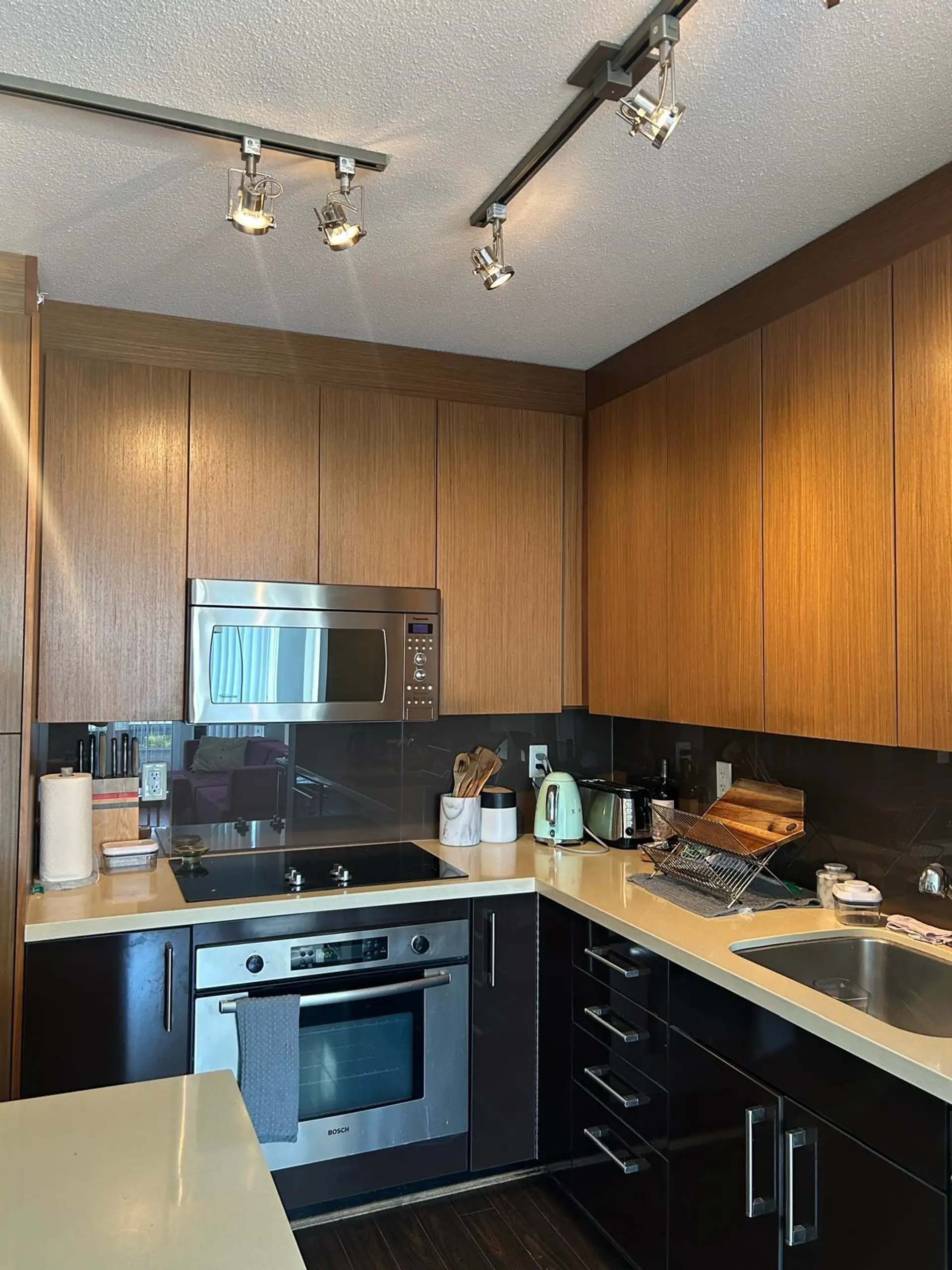 #907 1833 Crowe Street - Image 3