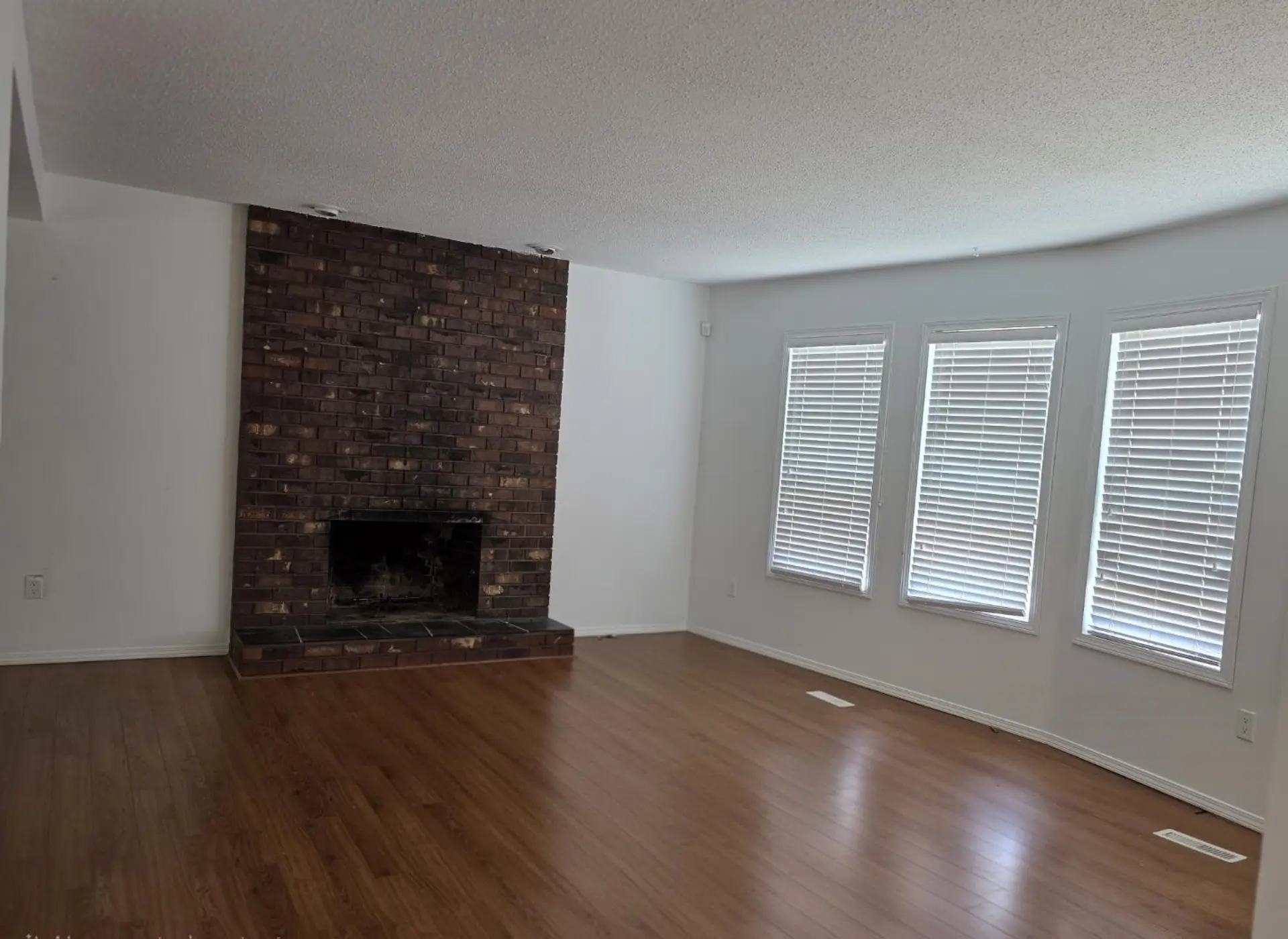 3036 Mouat Drive - Image 4