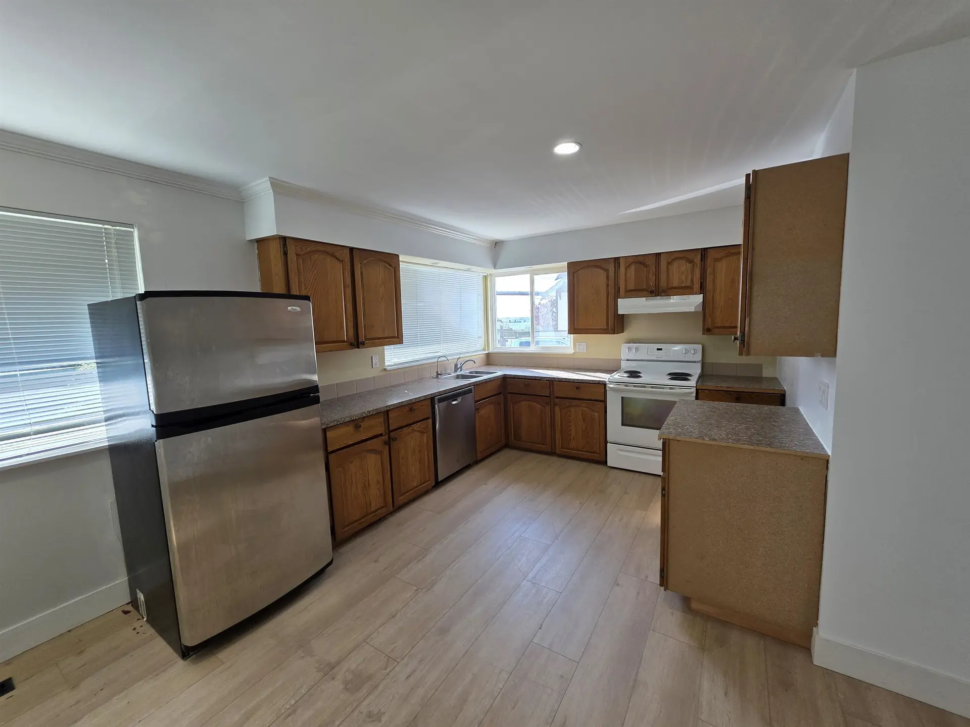 10381 Main Street - Image 7