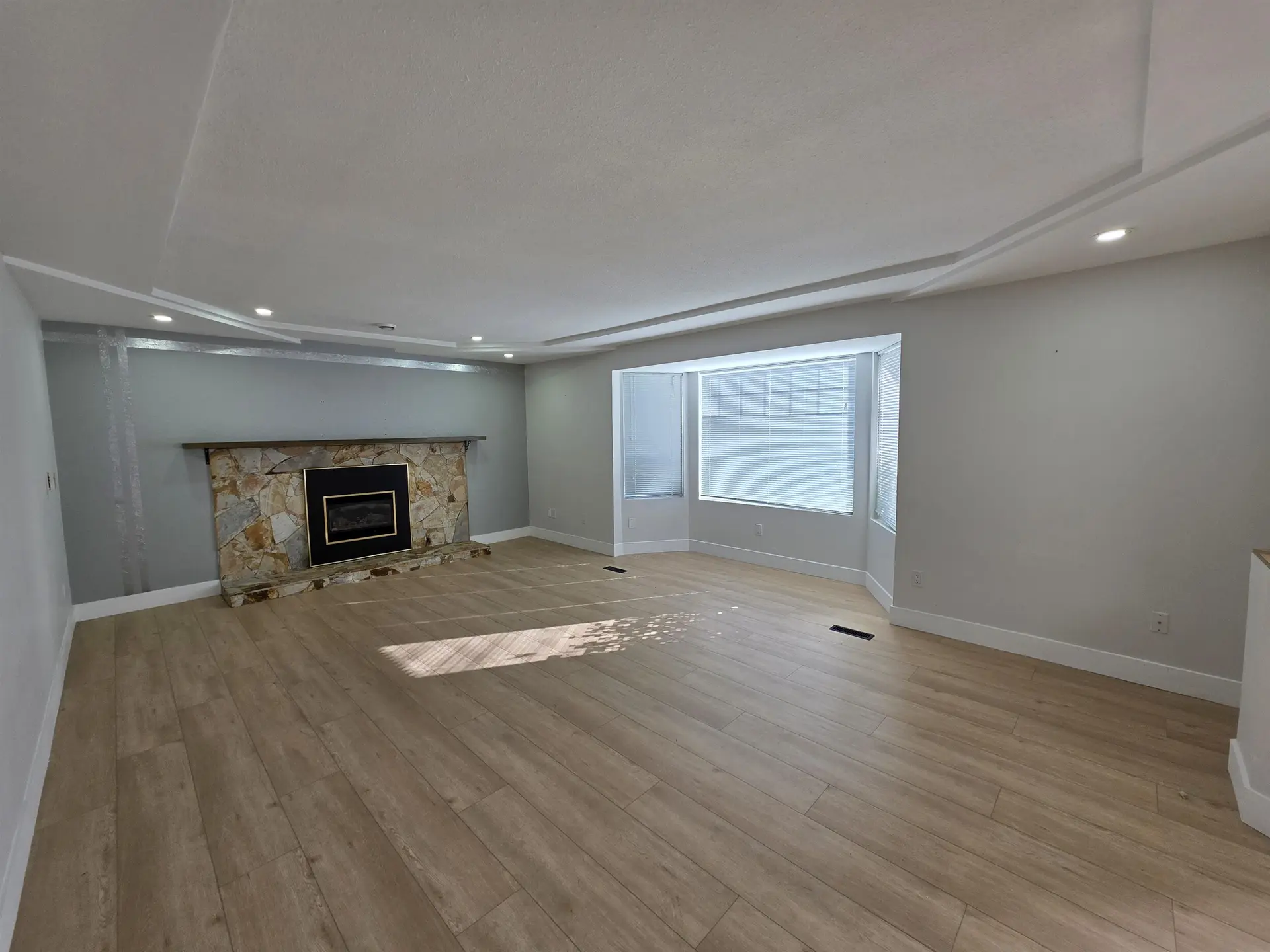 10381 Main Street - Image 5