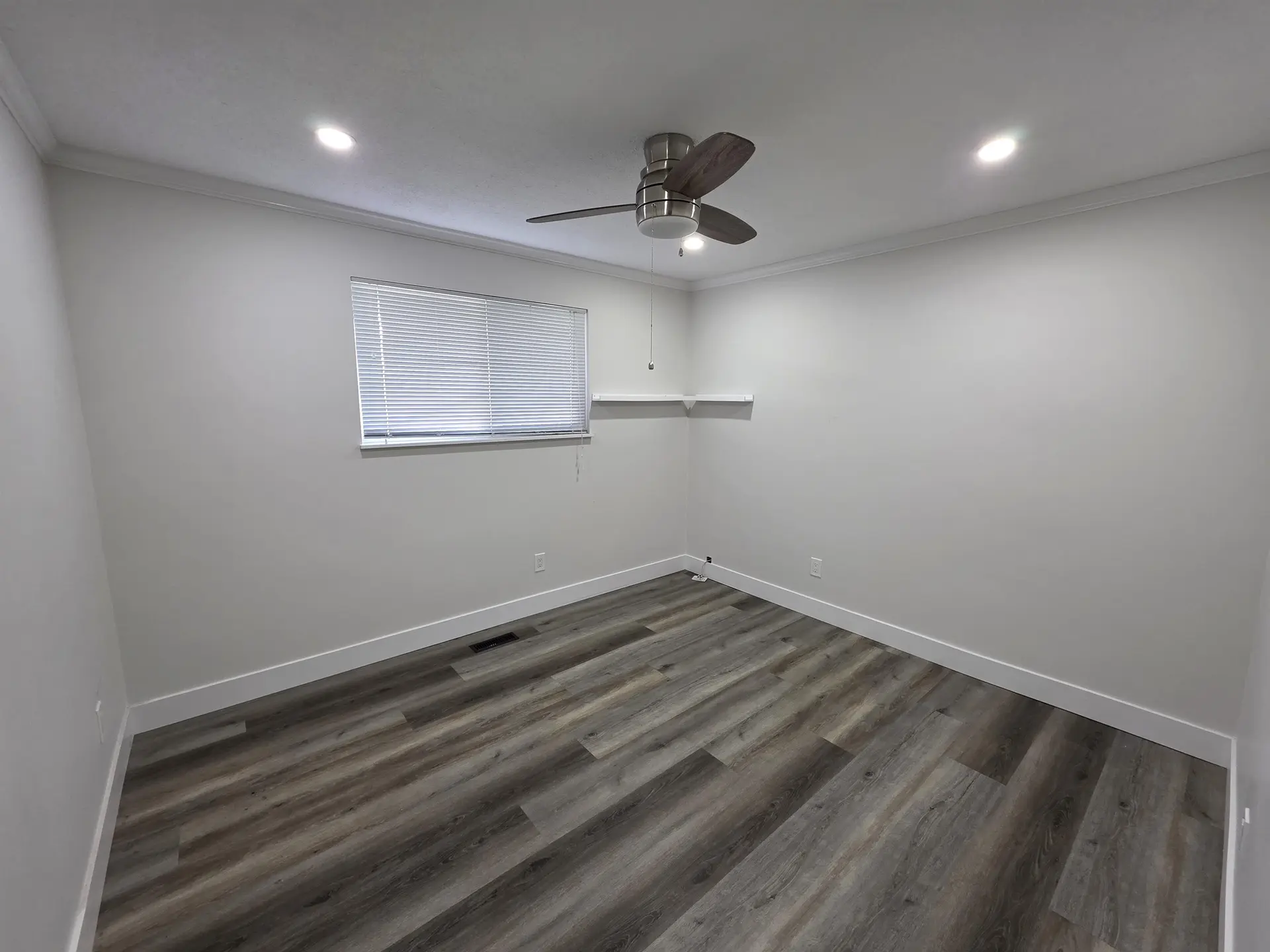 10381 Main Street - Image 11