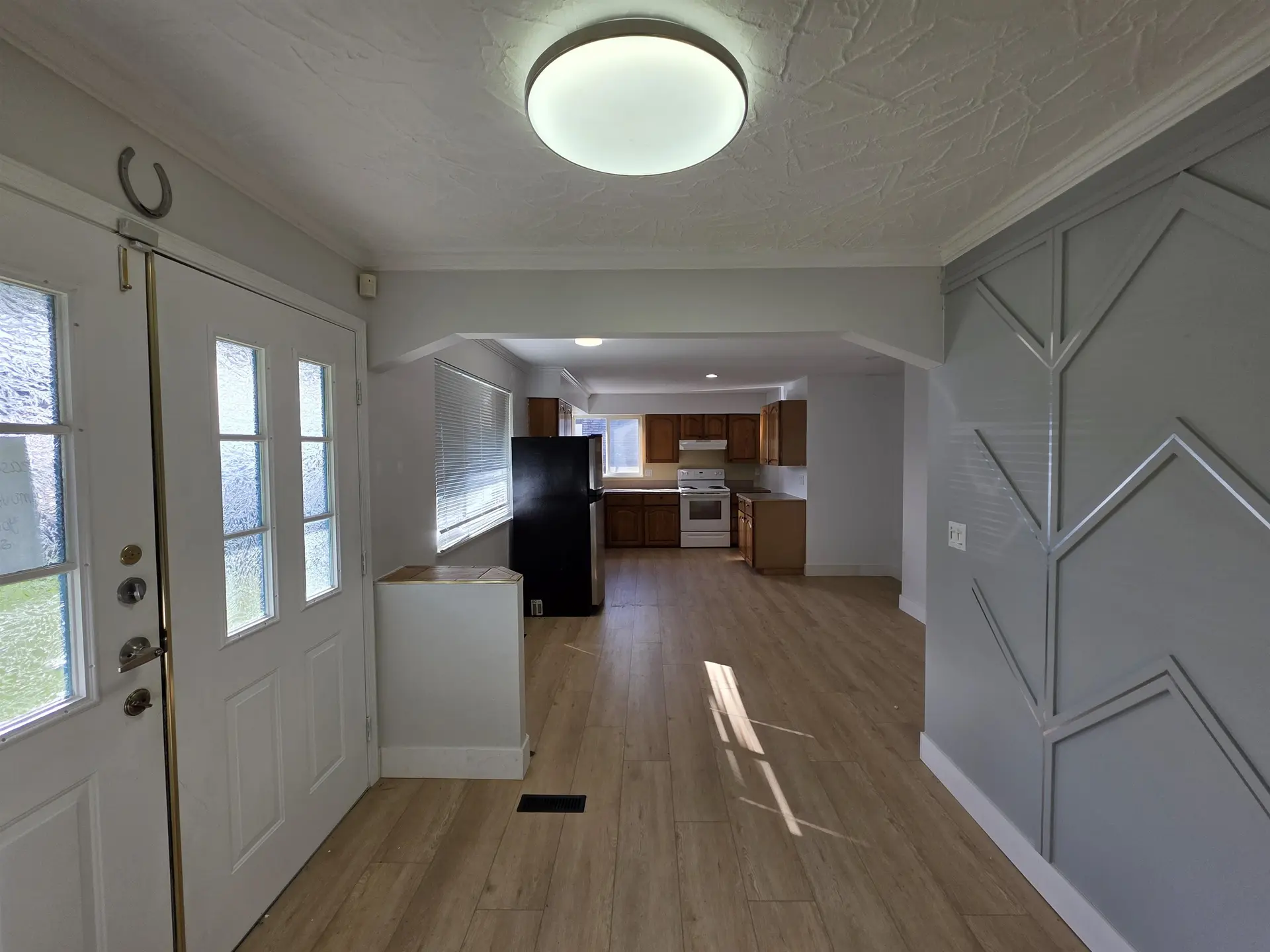 10381 Main Street - Image 4