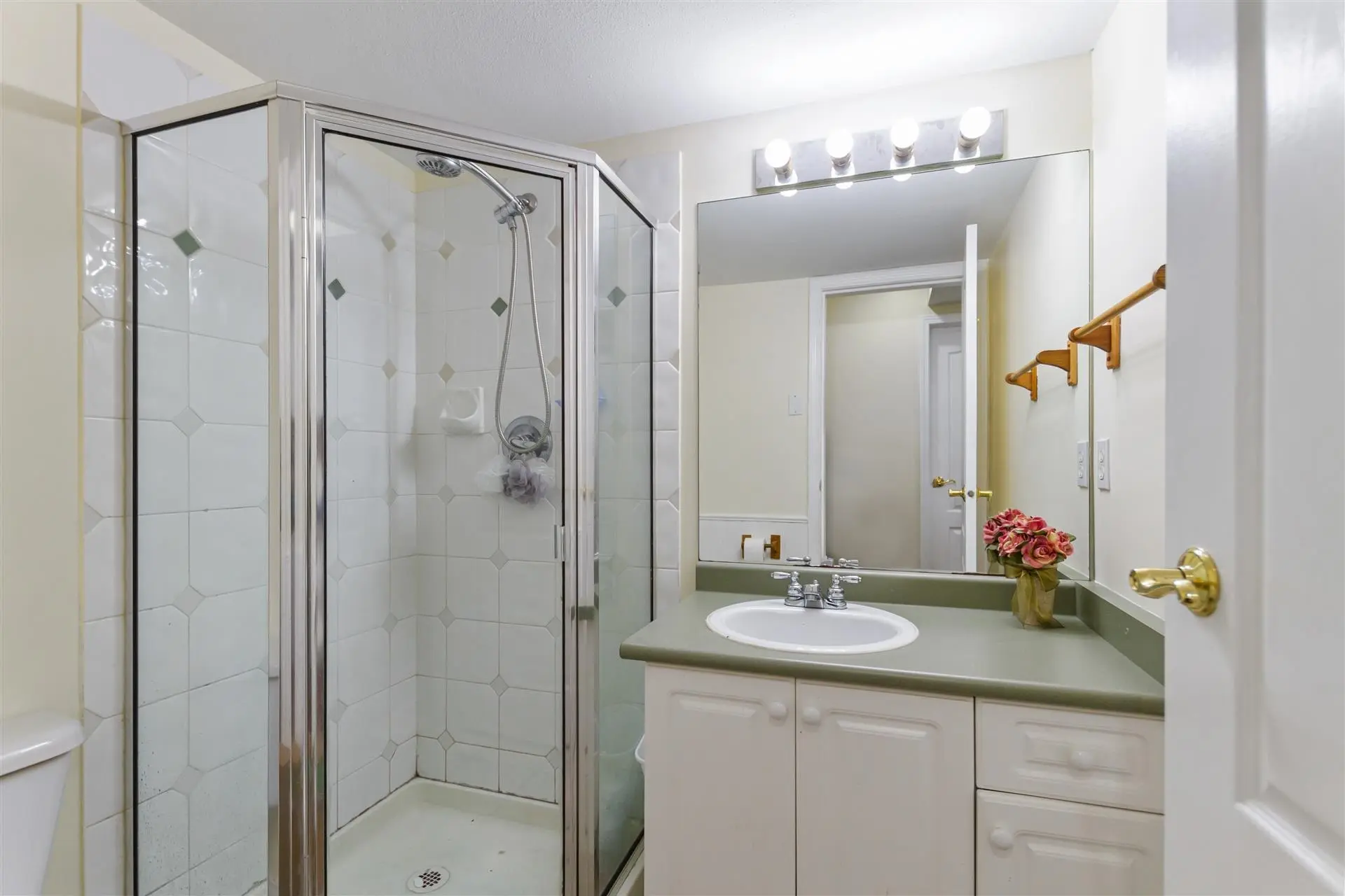 #35 1561 Booth Avenue - Image 9