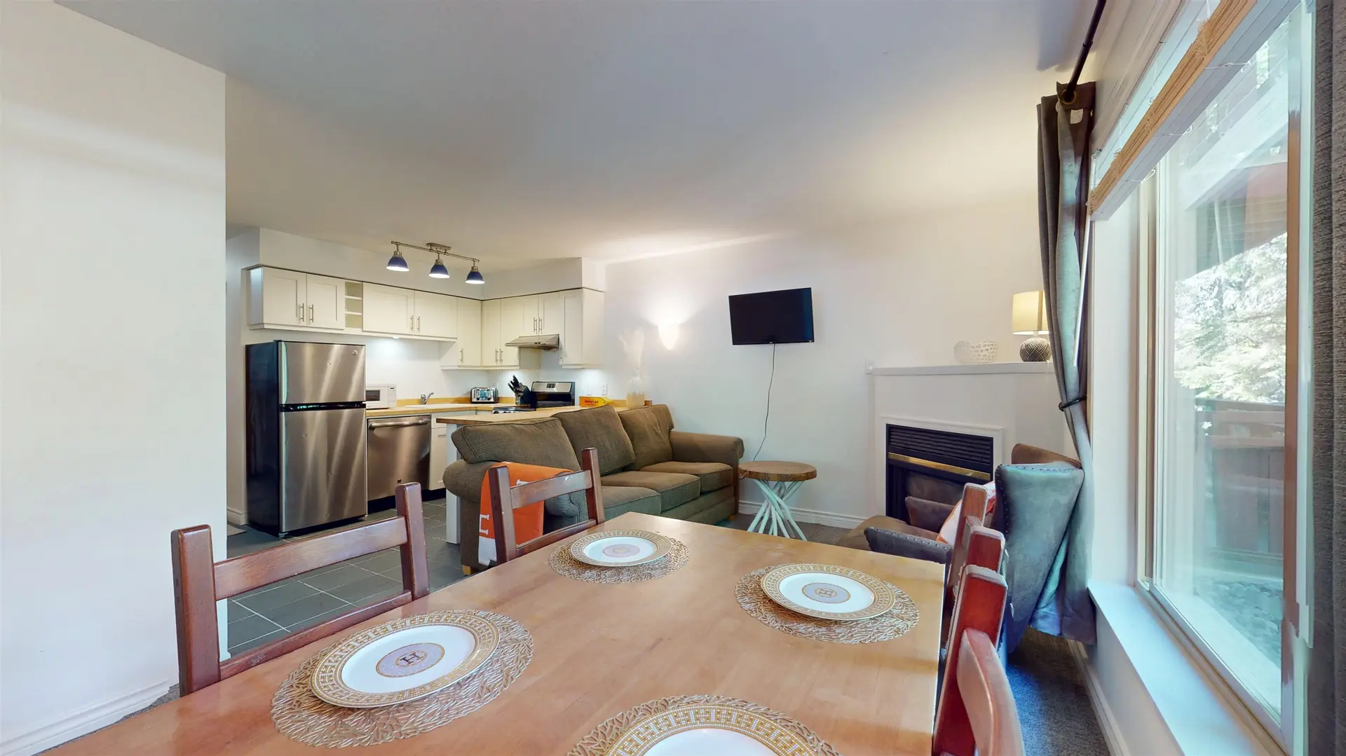 #101 3070 Hillcrest Drive - Image 3