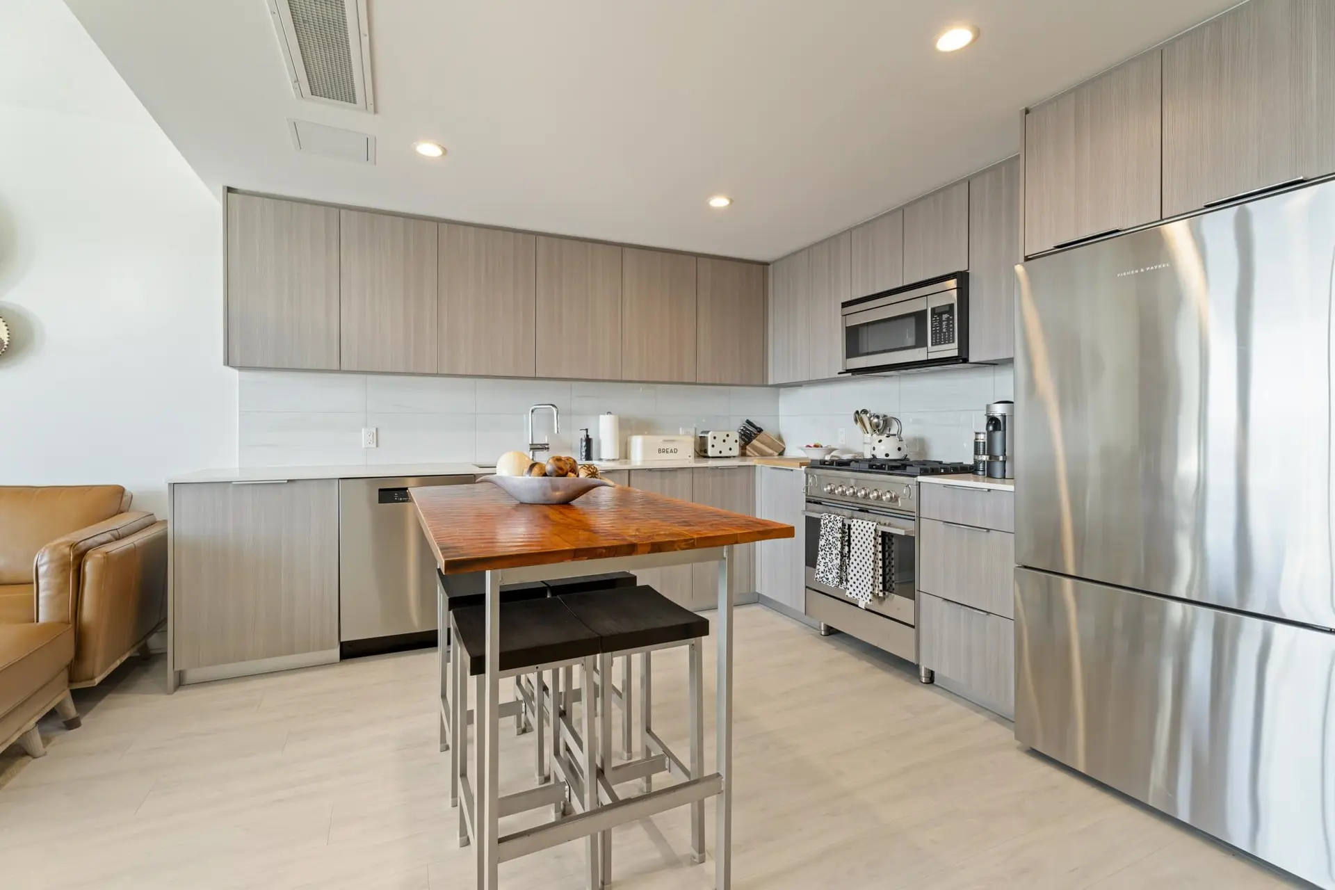 #1004 1401 Hunter Street - Image 2