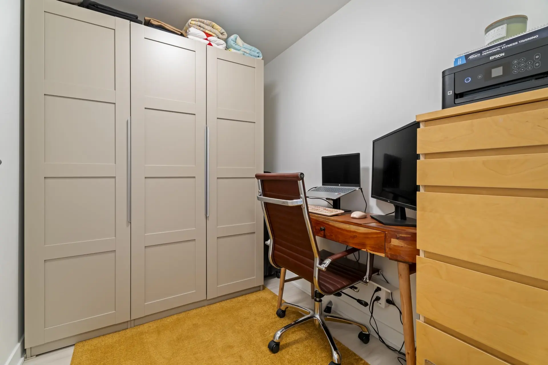 #1004 1401 Hunter Street - Image 13