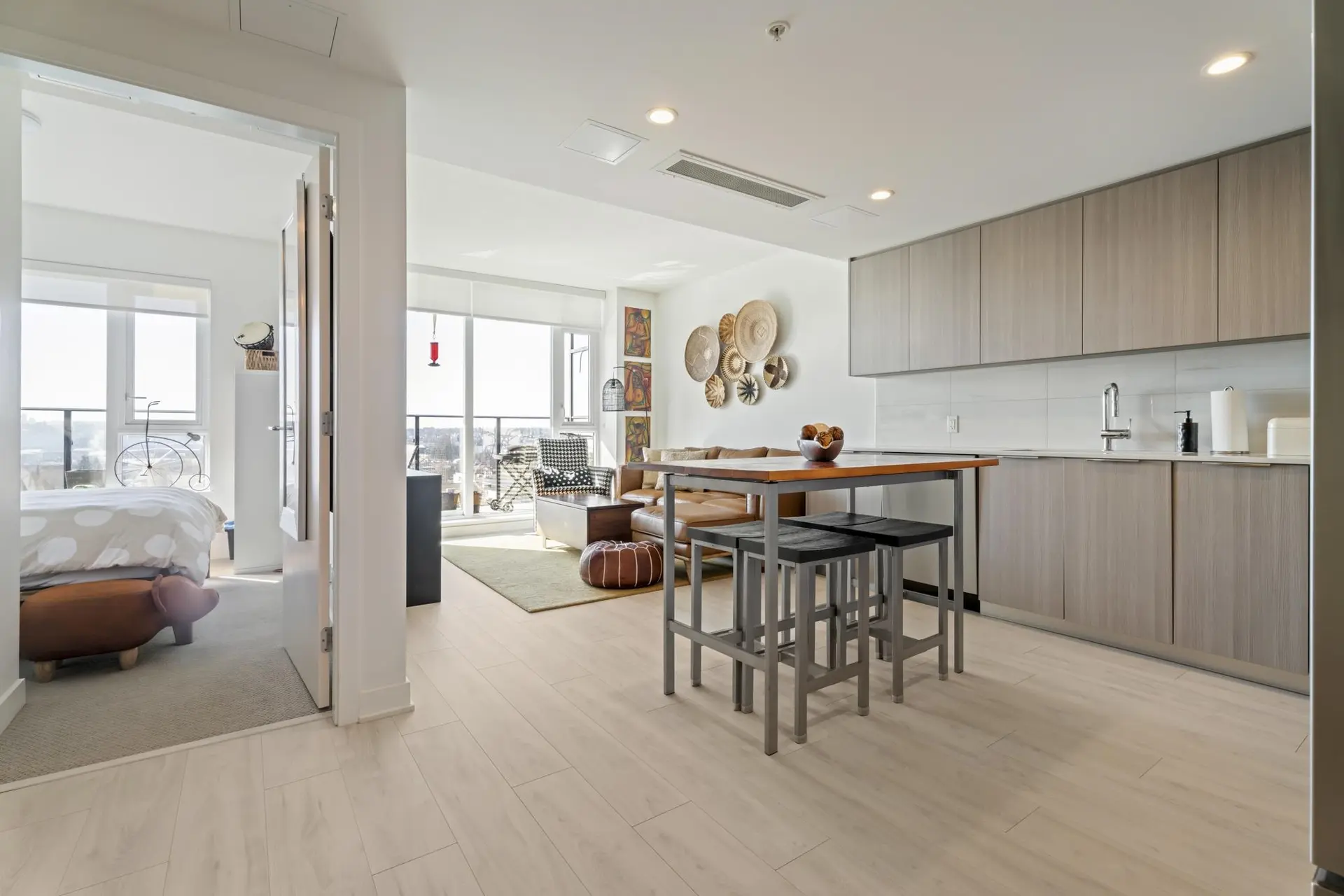 #1004 1401 Hunter Street - Image 3