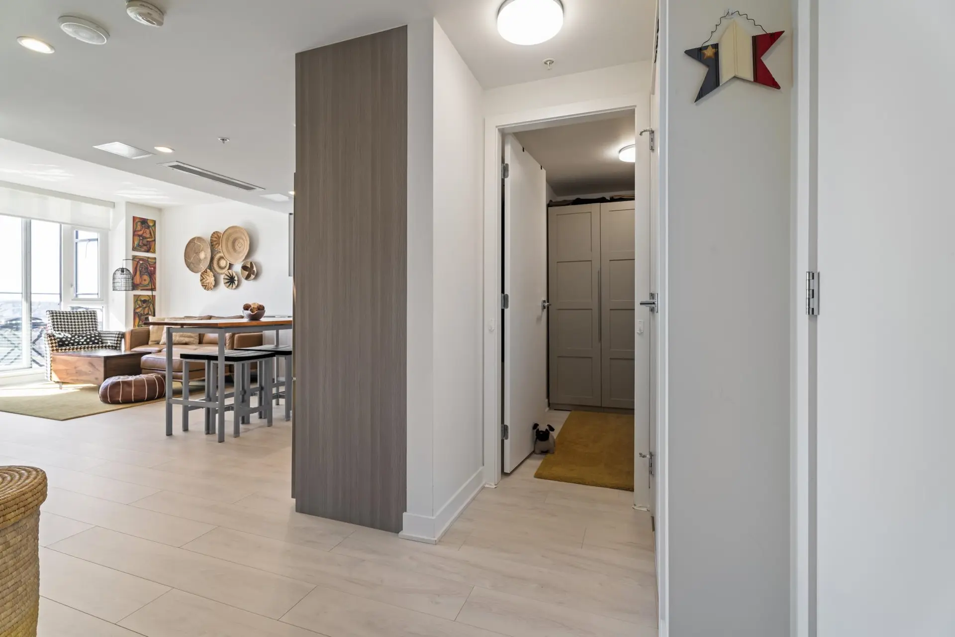 #1004 1401 Hunter Street - Image 5