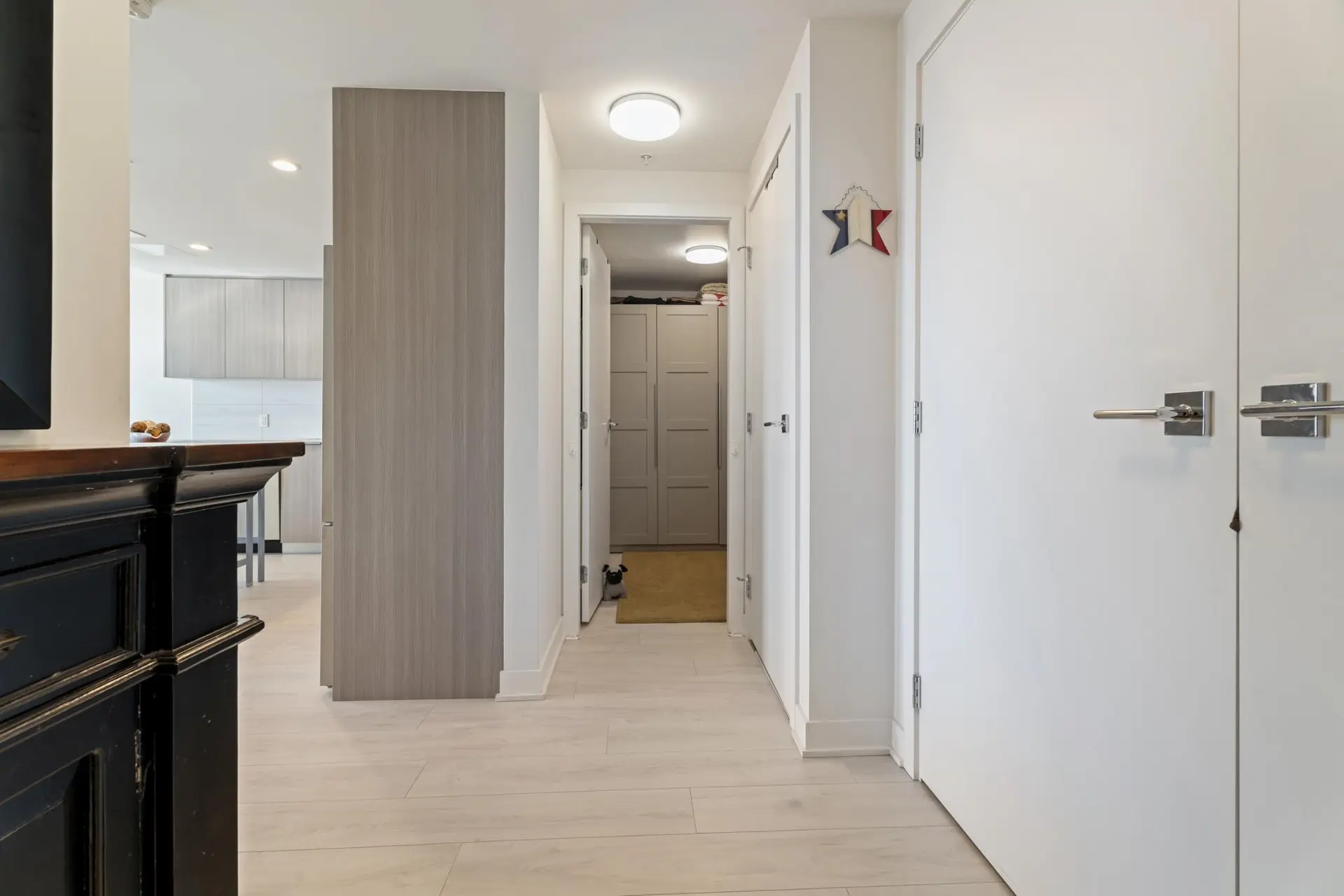 #1004 1401 Hunter Street - Image 10
