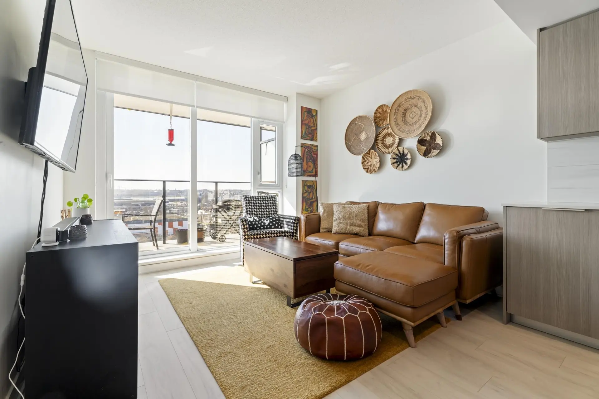 #1004 1401 Hunter Street - Image 4
