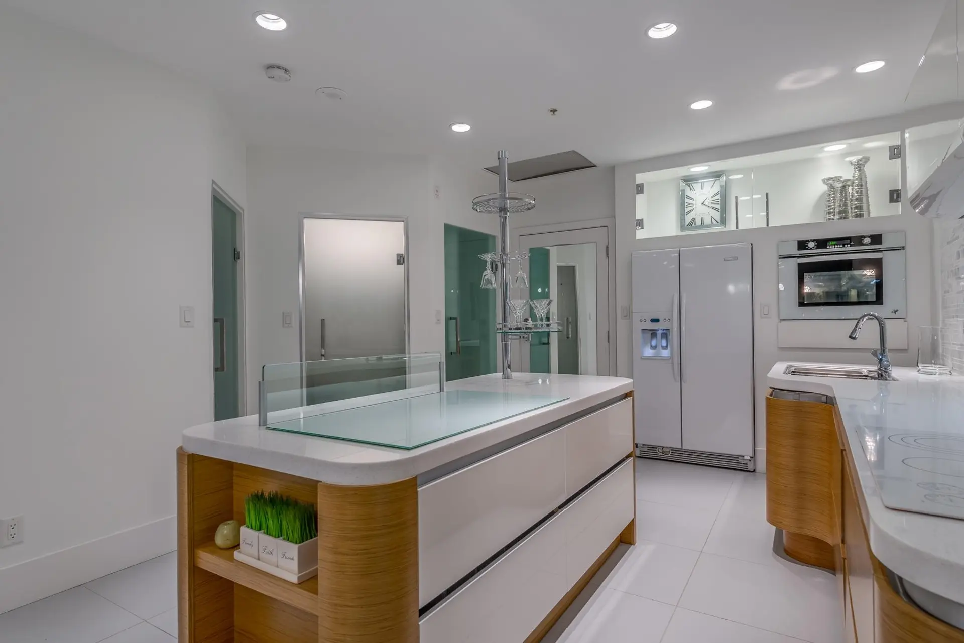 #203 1177 Hornby Street - Image 2