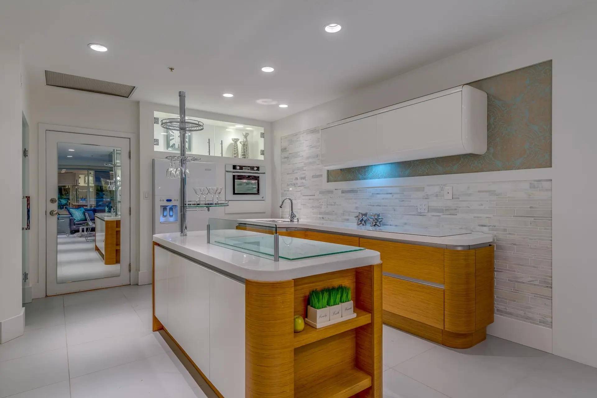 #203 1177 Hornby Street - Image 3