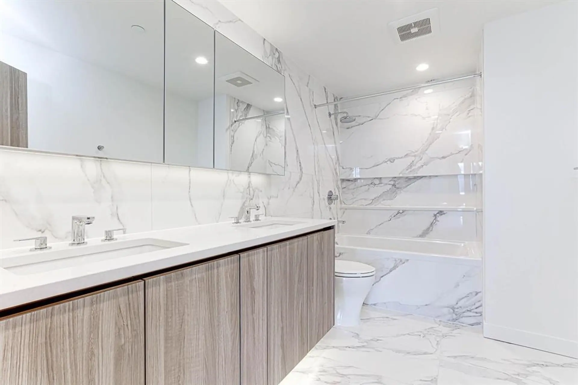 Property at #3403 4880 LOUGHEED HIGHWAY, Burnaby, BC