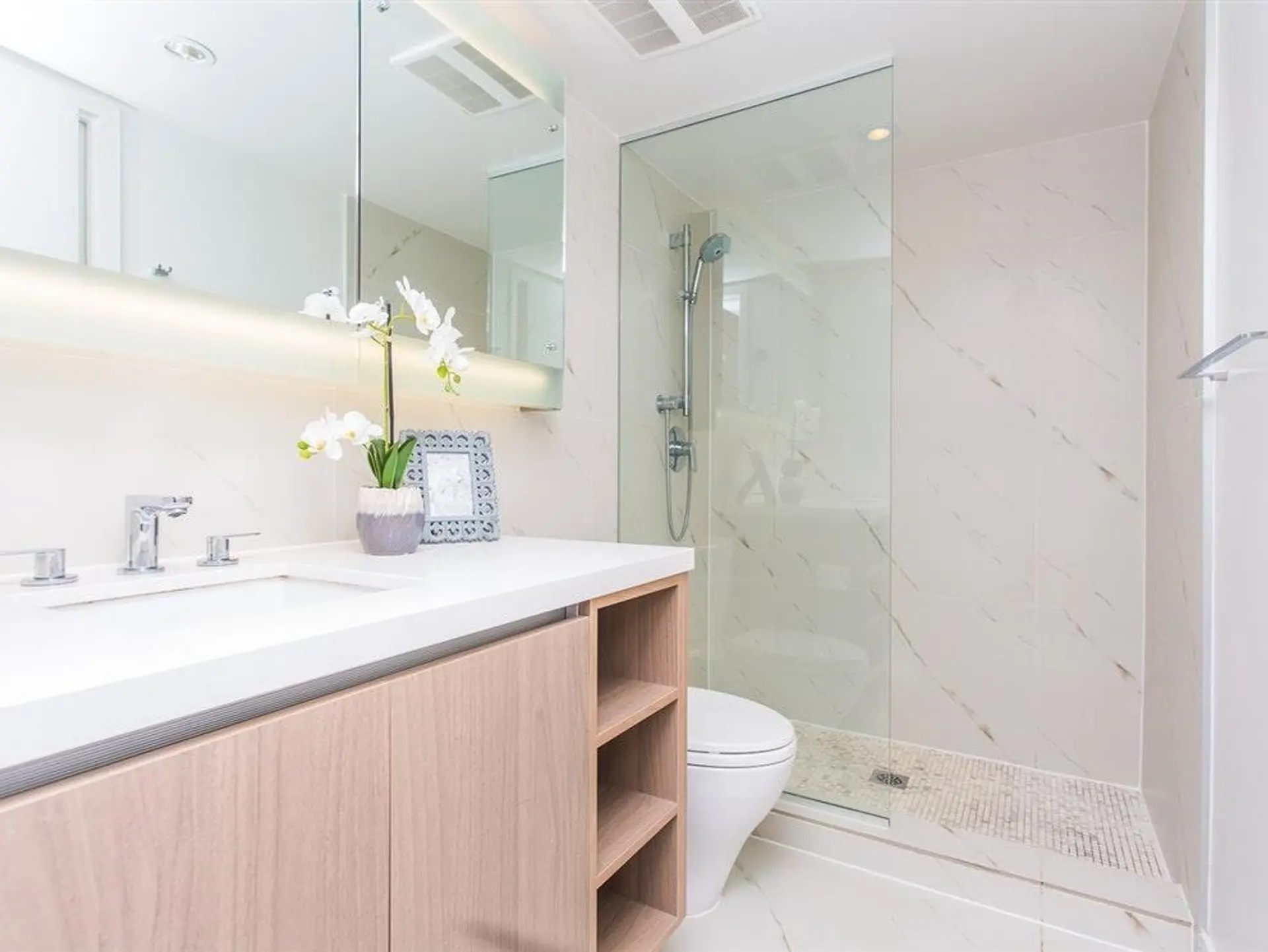 #1806 8833 Hazelbridge Way - Image 5