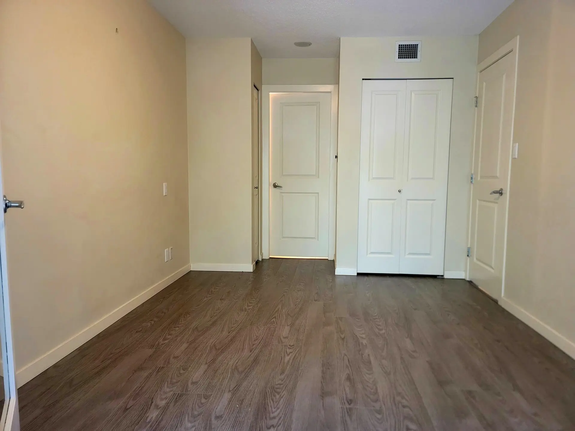 #302 3663 Crowley Drive - Image 10