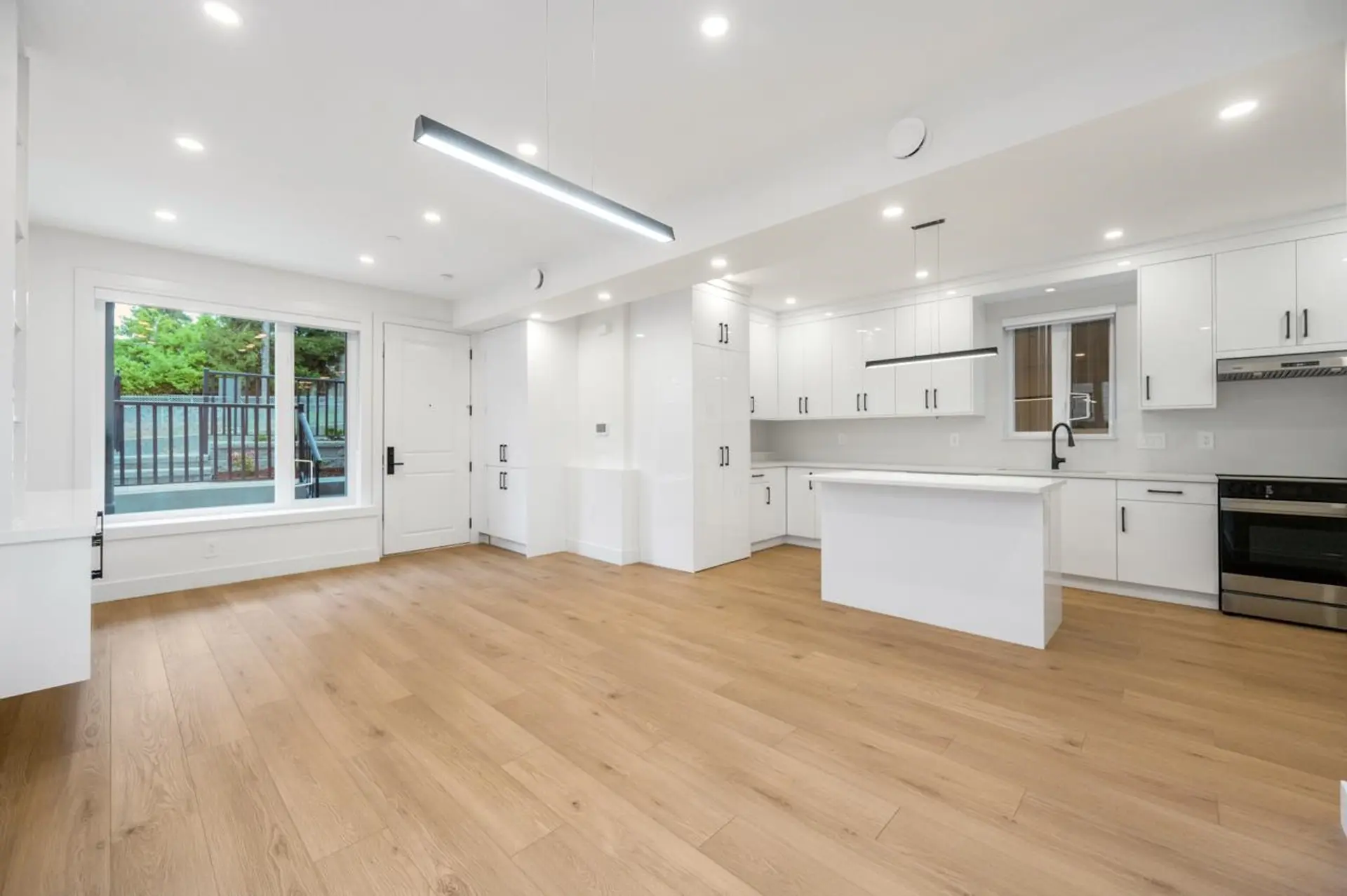 #2 3096 Vanness Avenue - Image 4