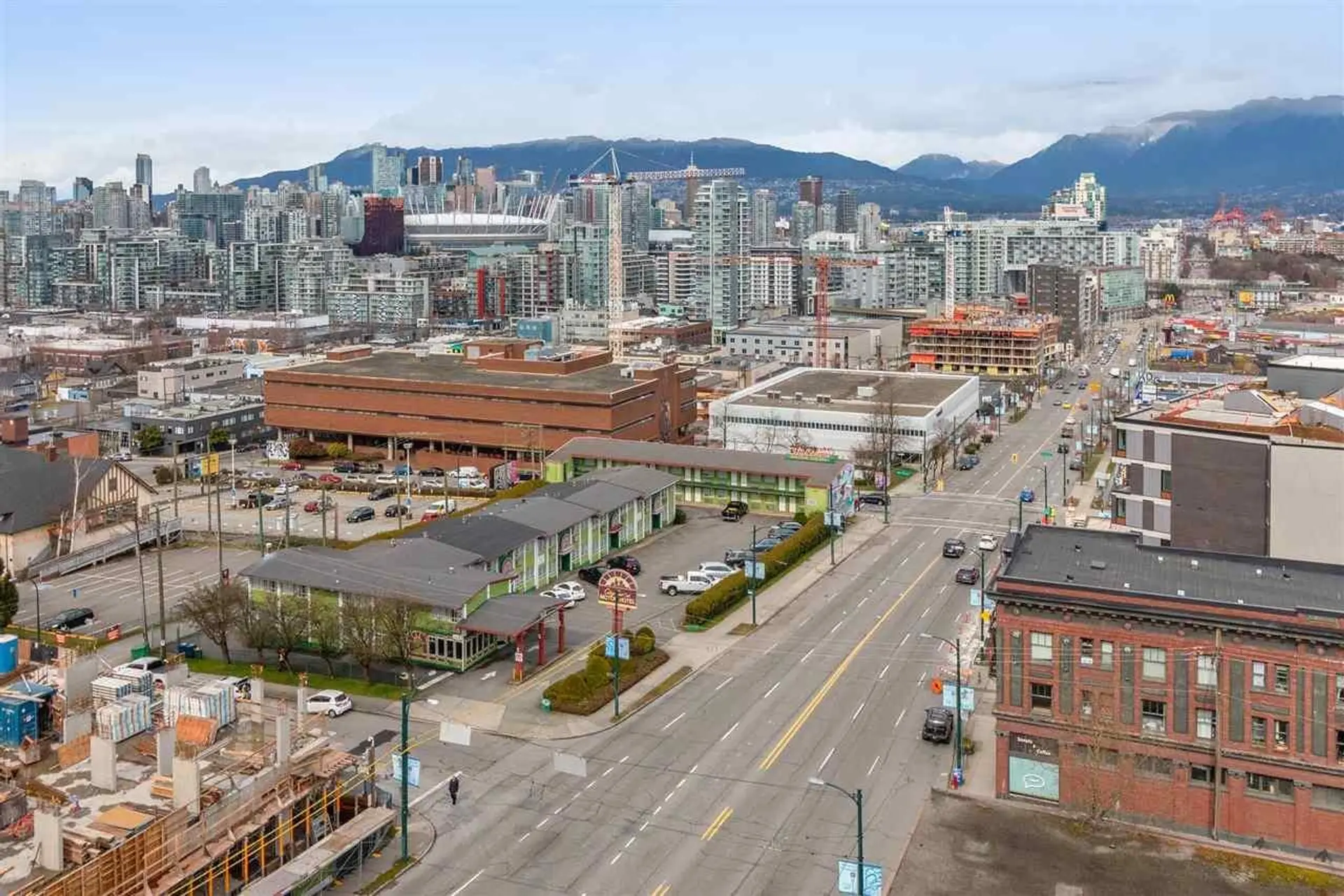 #415 209 E 7 Avenue - Image 2