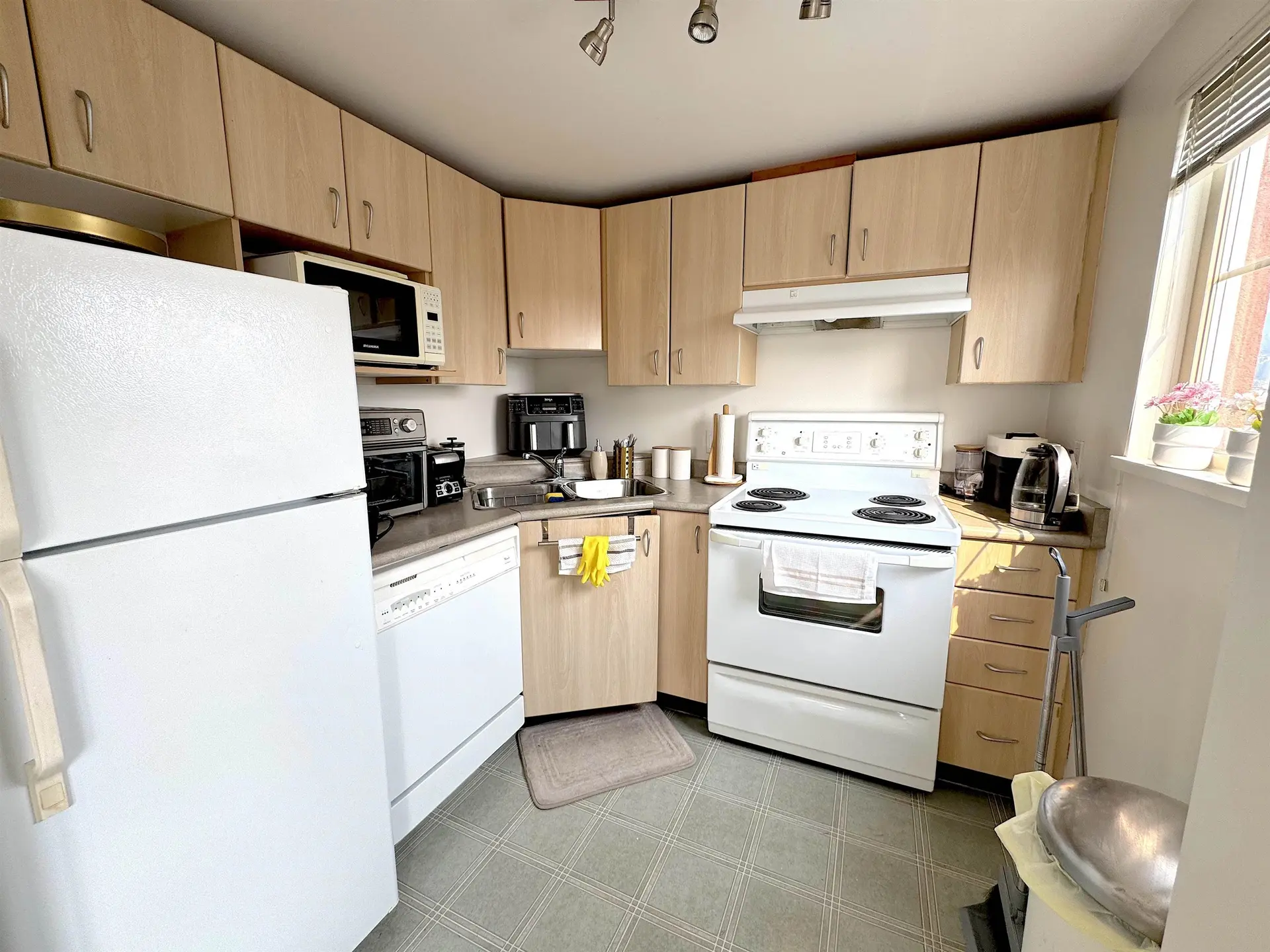 #1503 121 W 15th Street - Image 9
