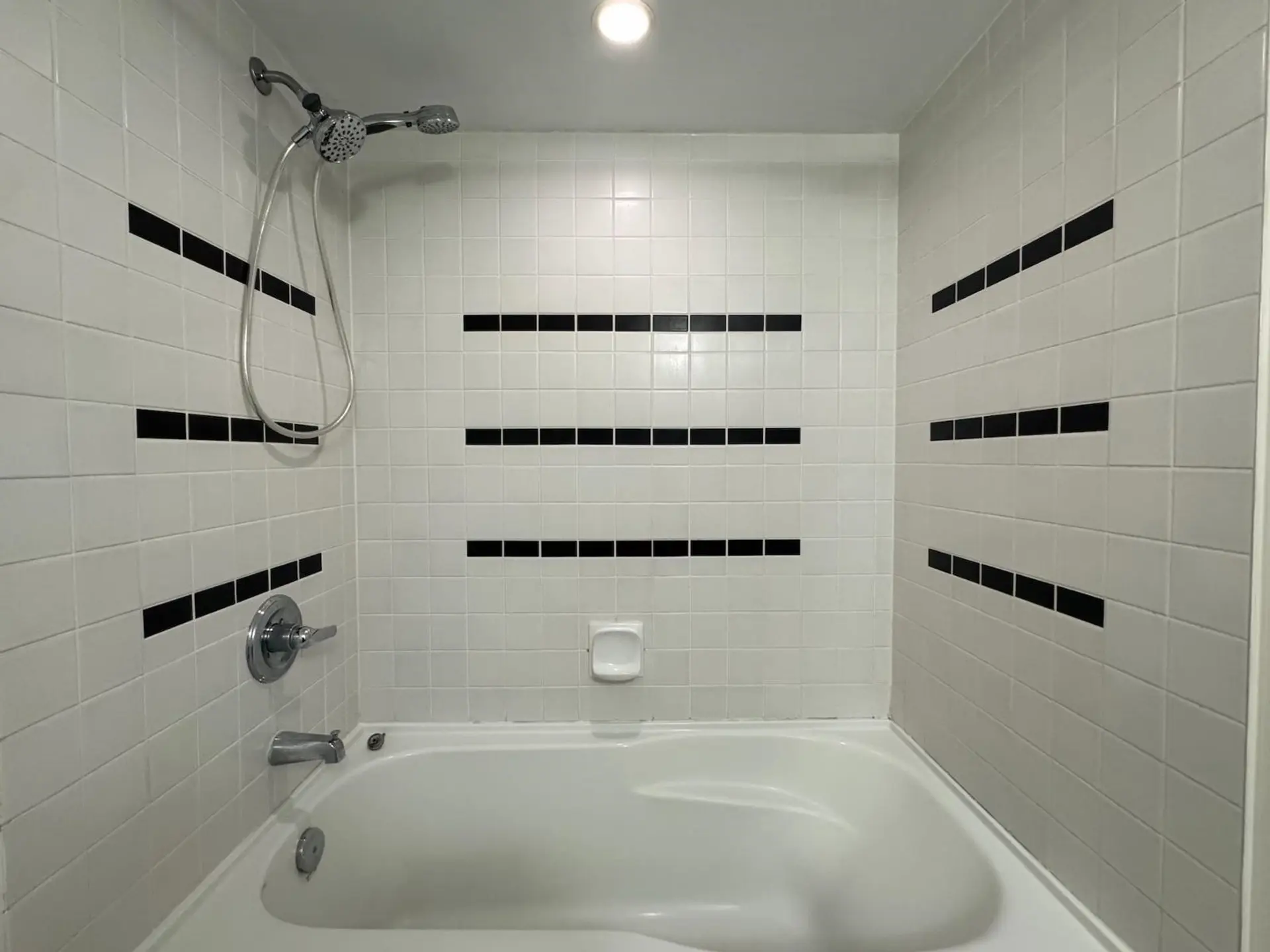 #1605 4118 Dawson Street - Image 13