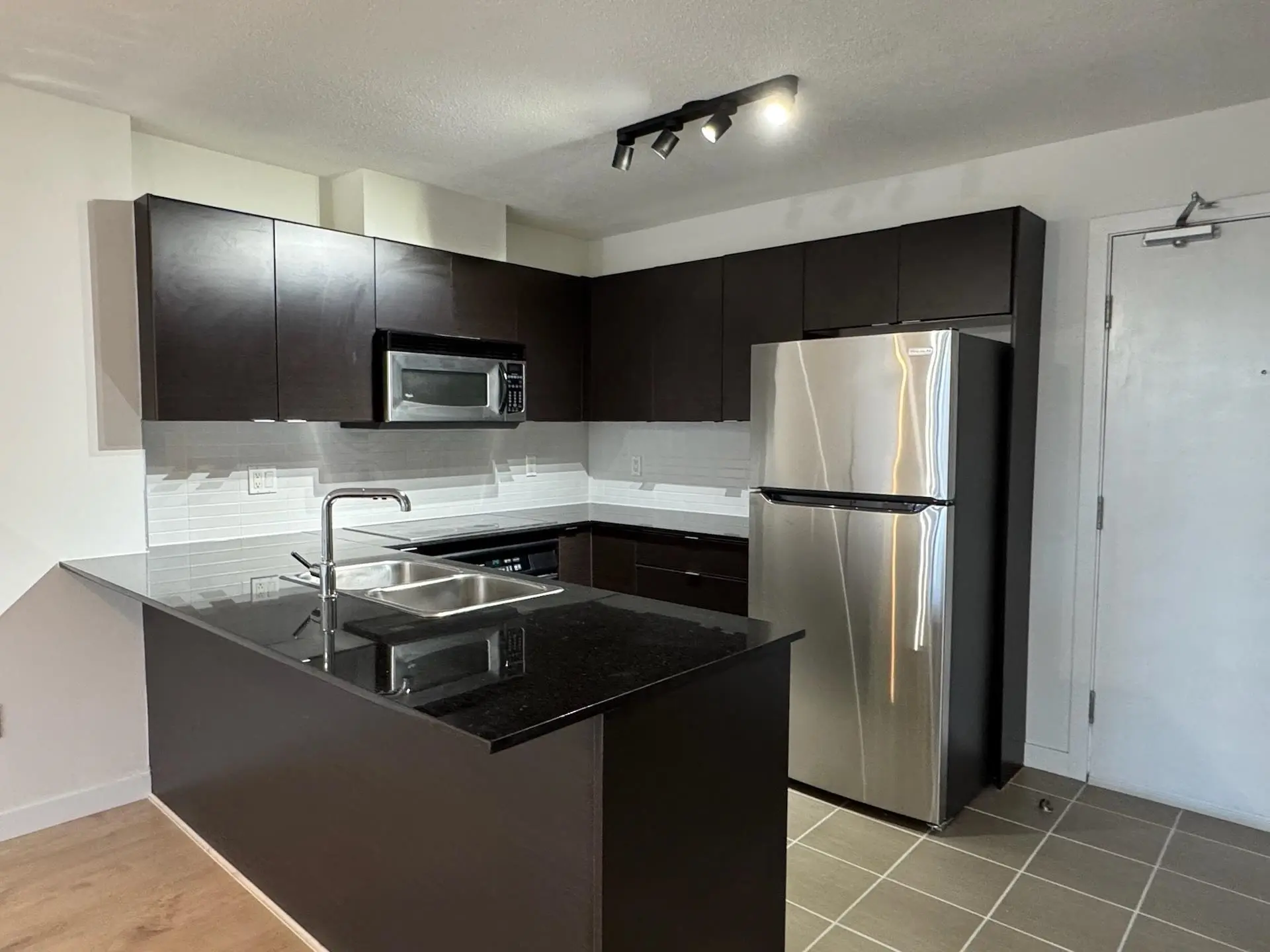 #1605 4118 Dawson Street - Image 9