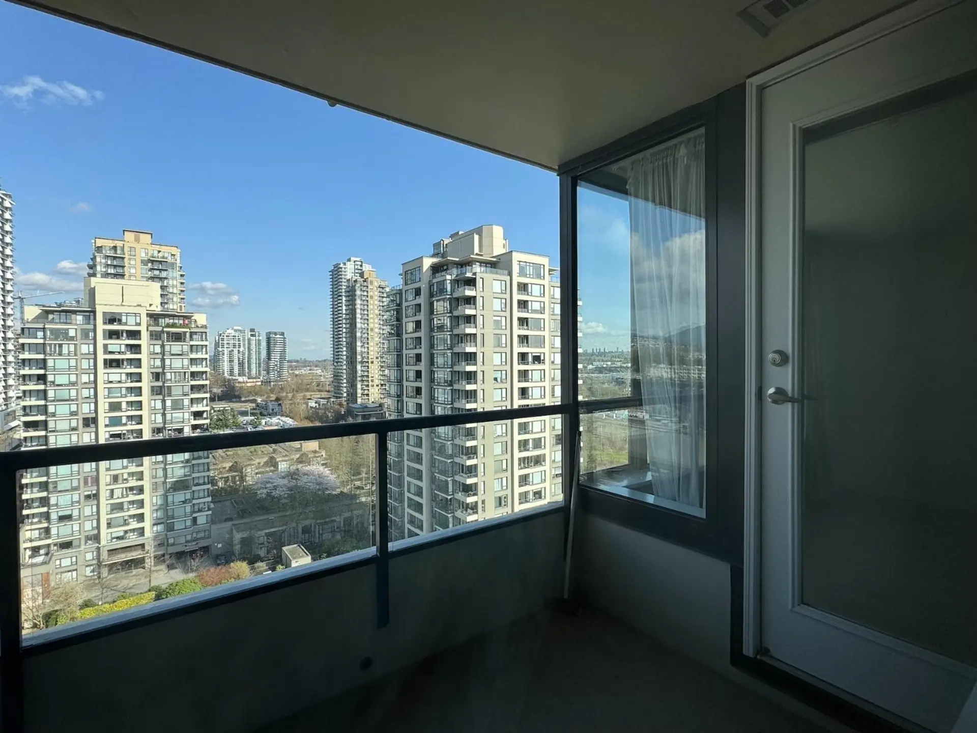 #1605 4118 Dawson Street - Image 14