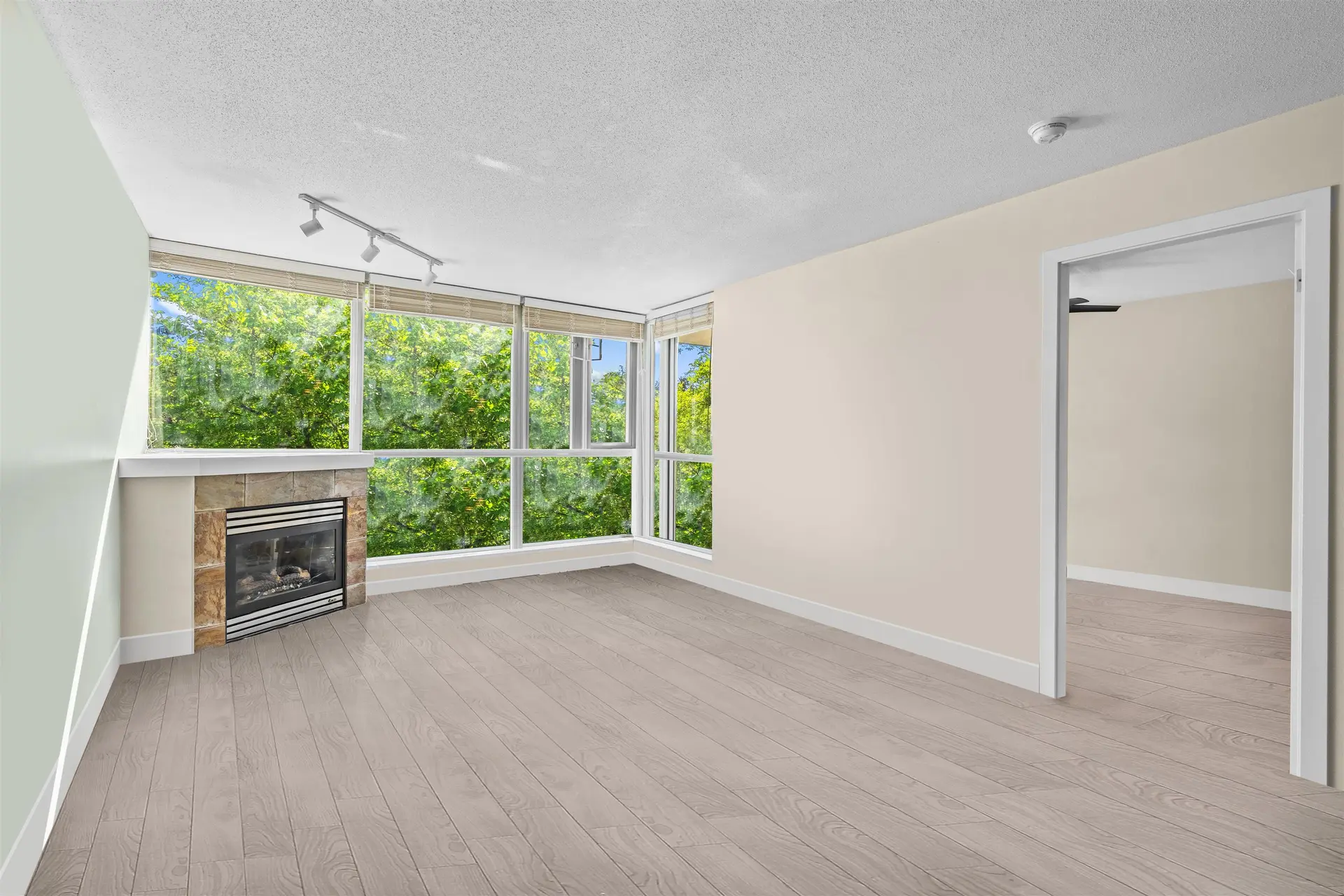 #202 235 Guildford Way - Image 3
