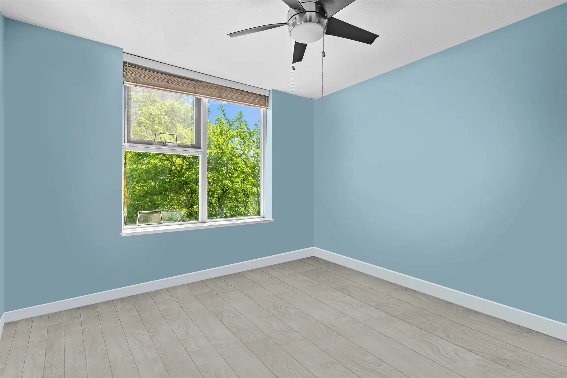#202 235 Guildford Way - Image 9