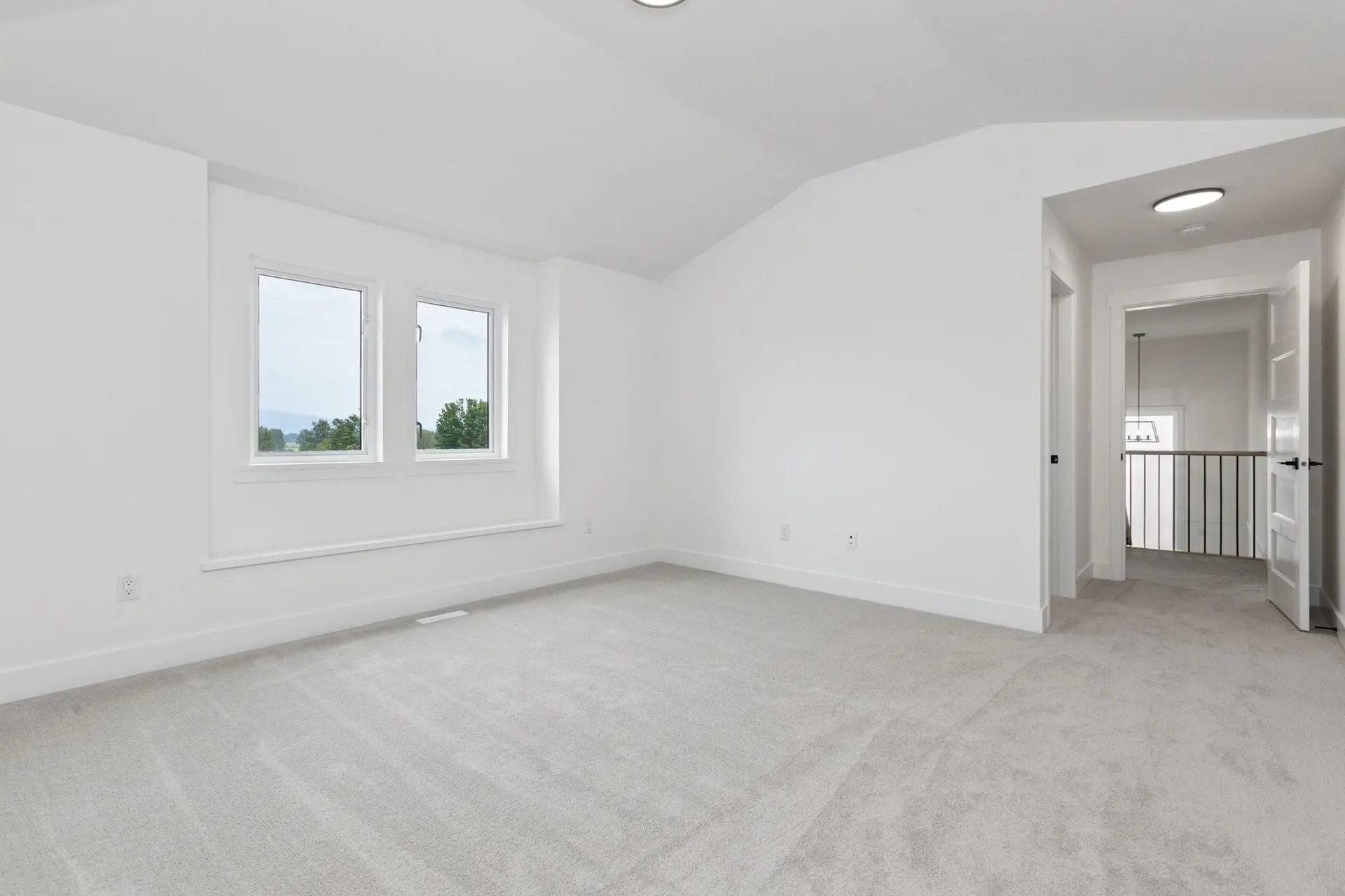 10125 Elderberry Crescent - Image 7