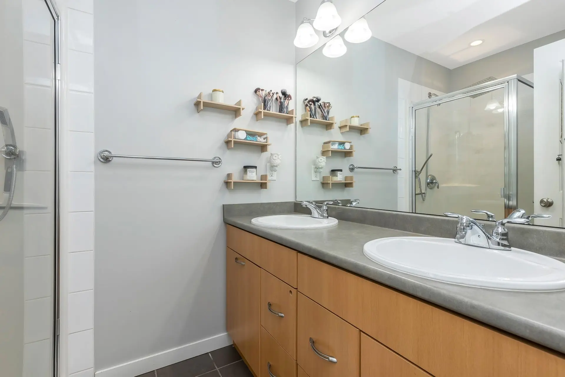 #60 4401 Blauson Boulevard - Image 13