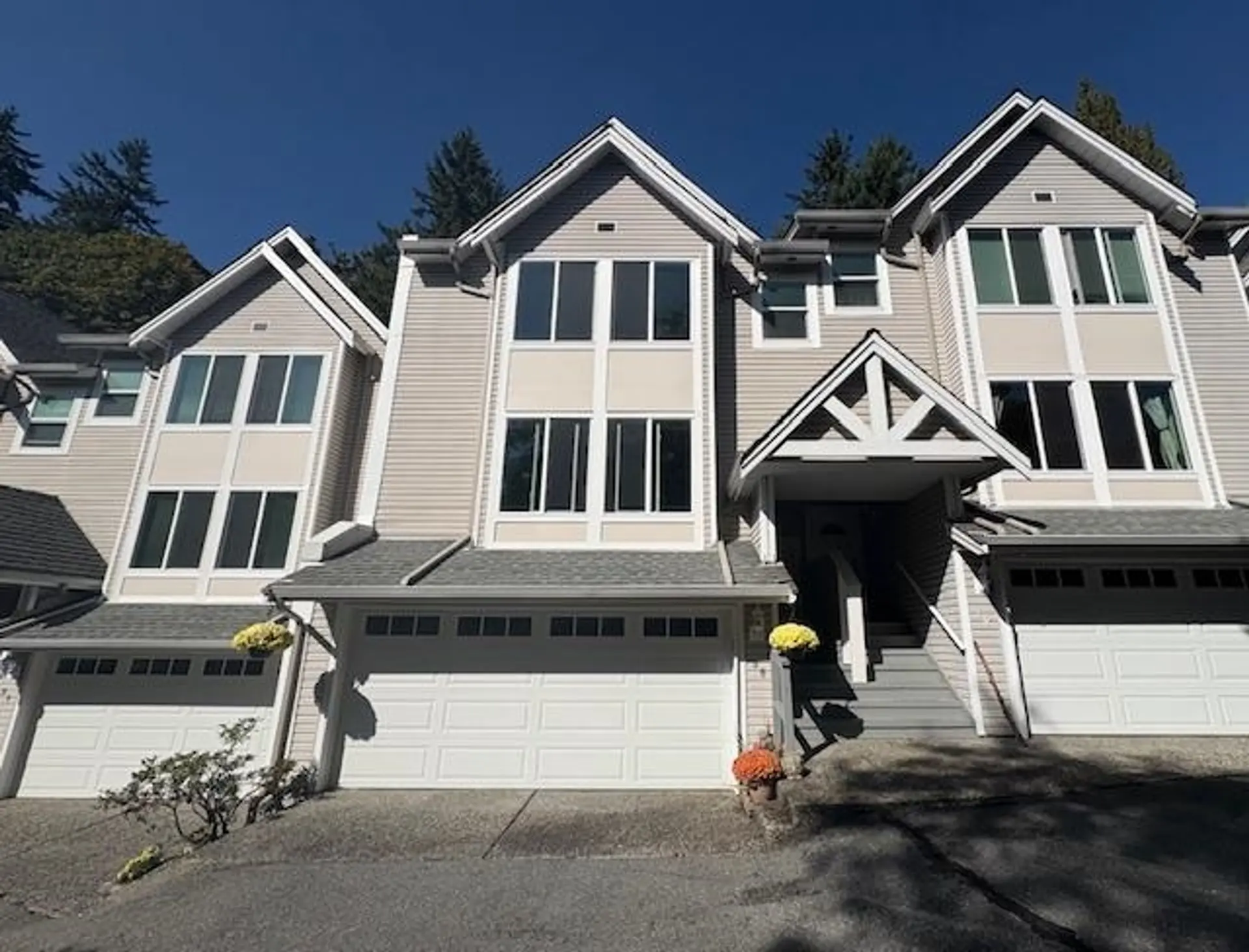 #30 2600 Beaverbrook Crescent - Image 1
