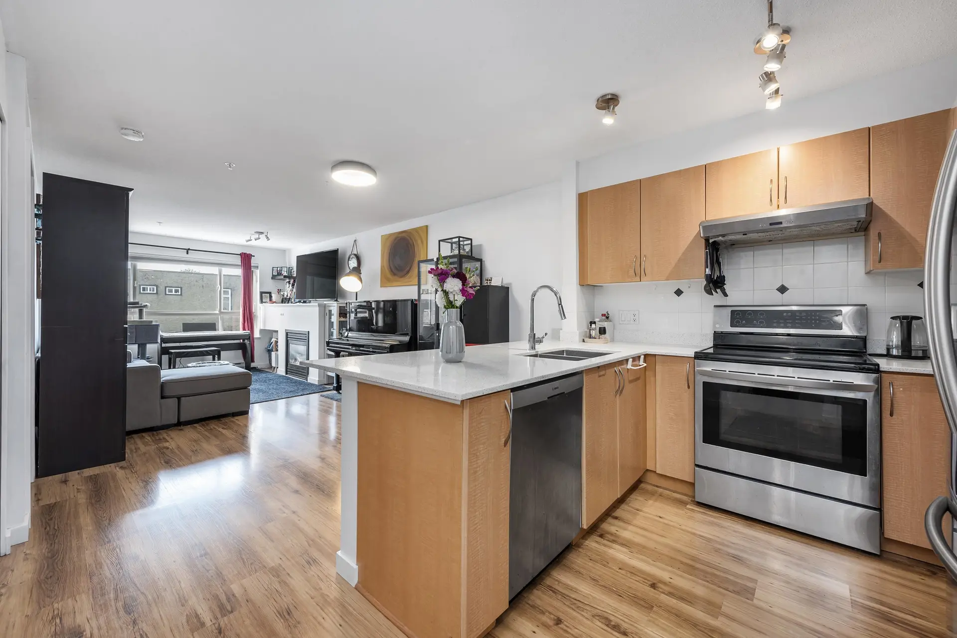 #202 38003 Second Avenue - Image 3
