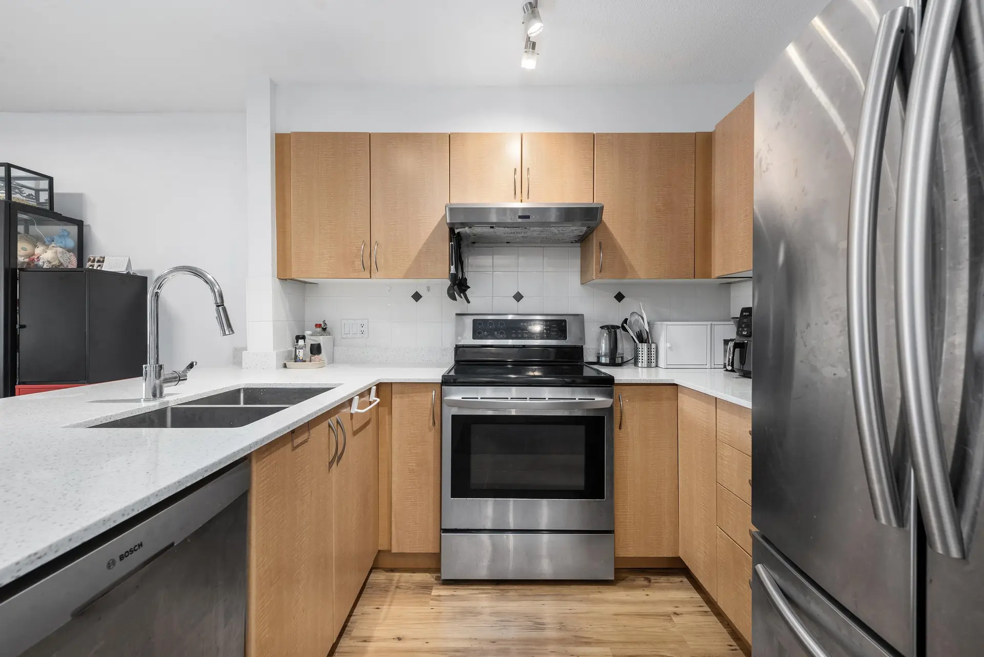 #202 38003 Second Avenue - Image 4