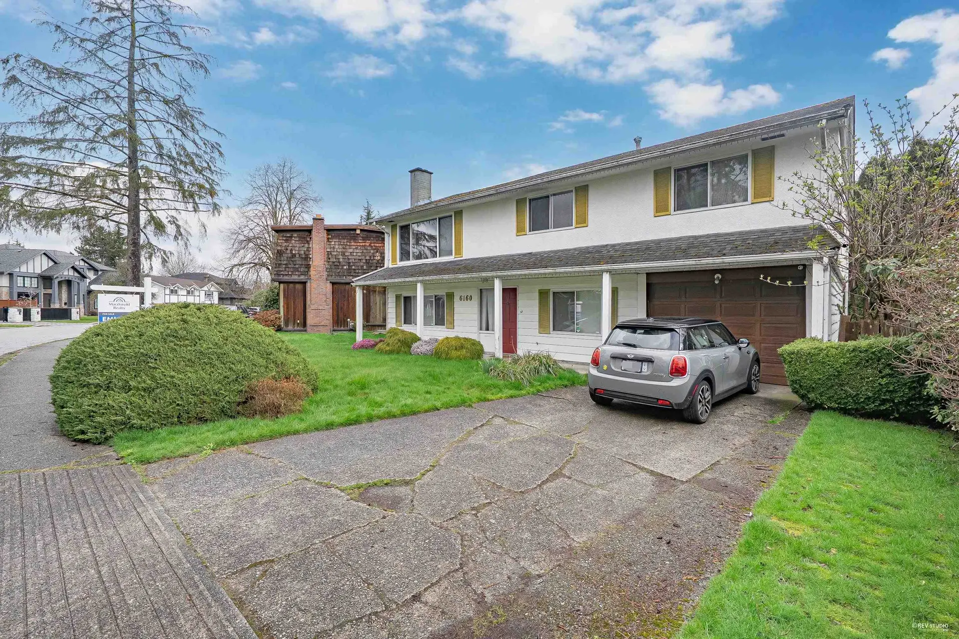 6160 Redfern Crescent - Image 2