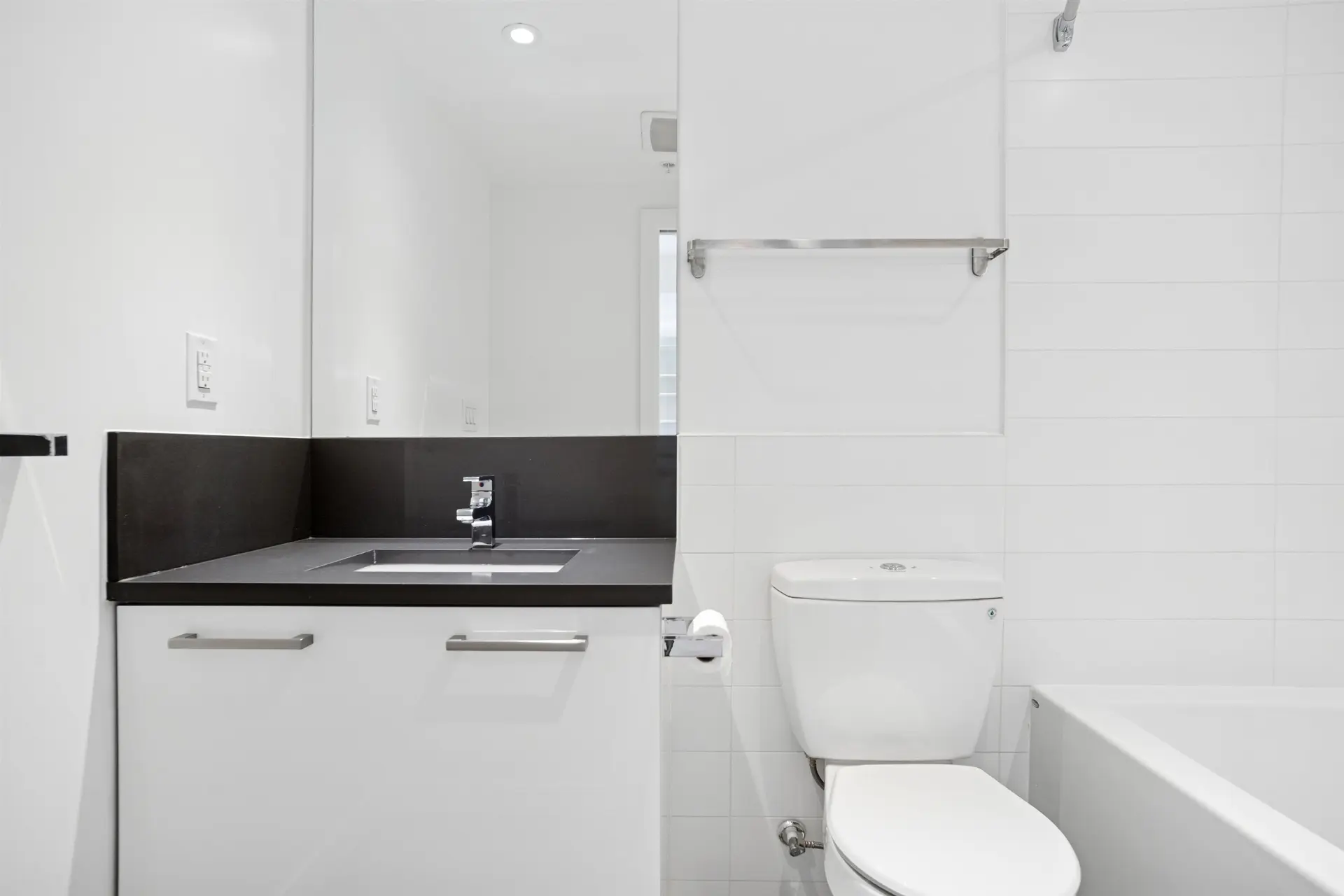 #653 955 E Hastings Street - Image 5