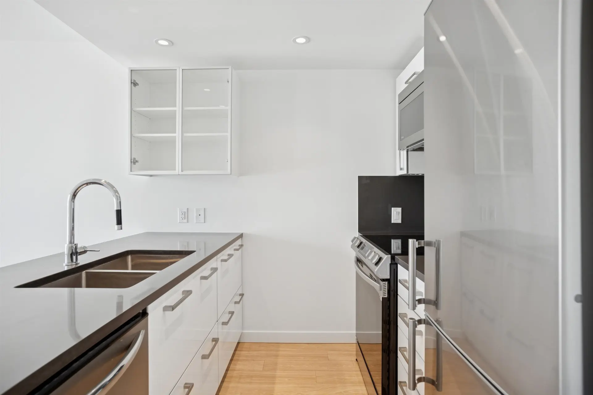 #554 955 E Hastings Street - Image 3