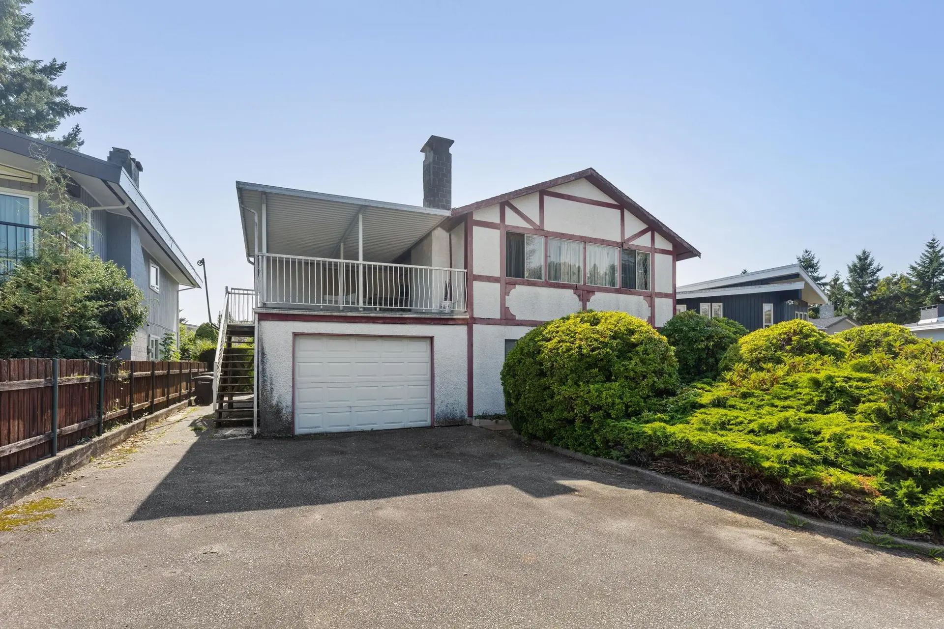 920 Everett Crescent - Image 1