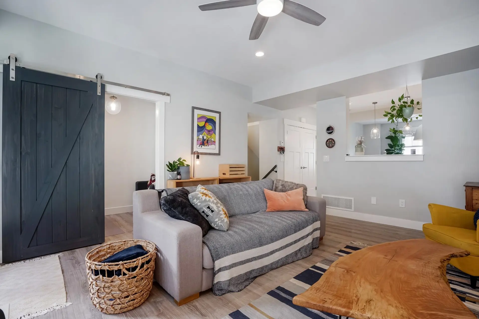#33 386 Pine Avenue - Image 2