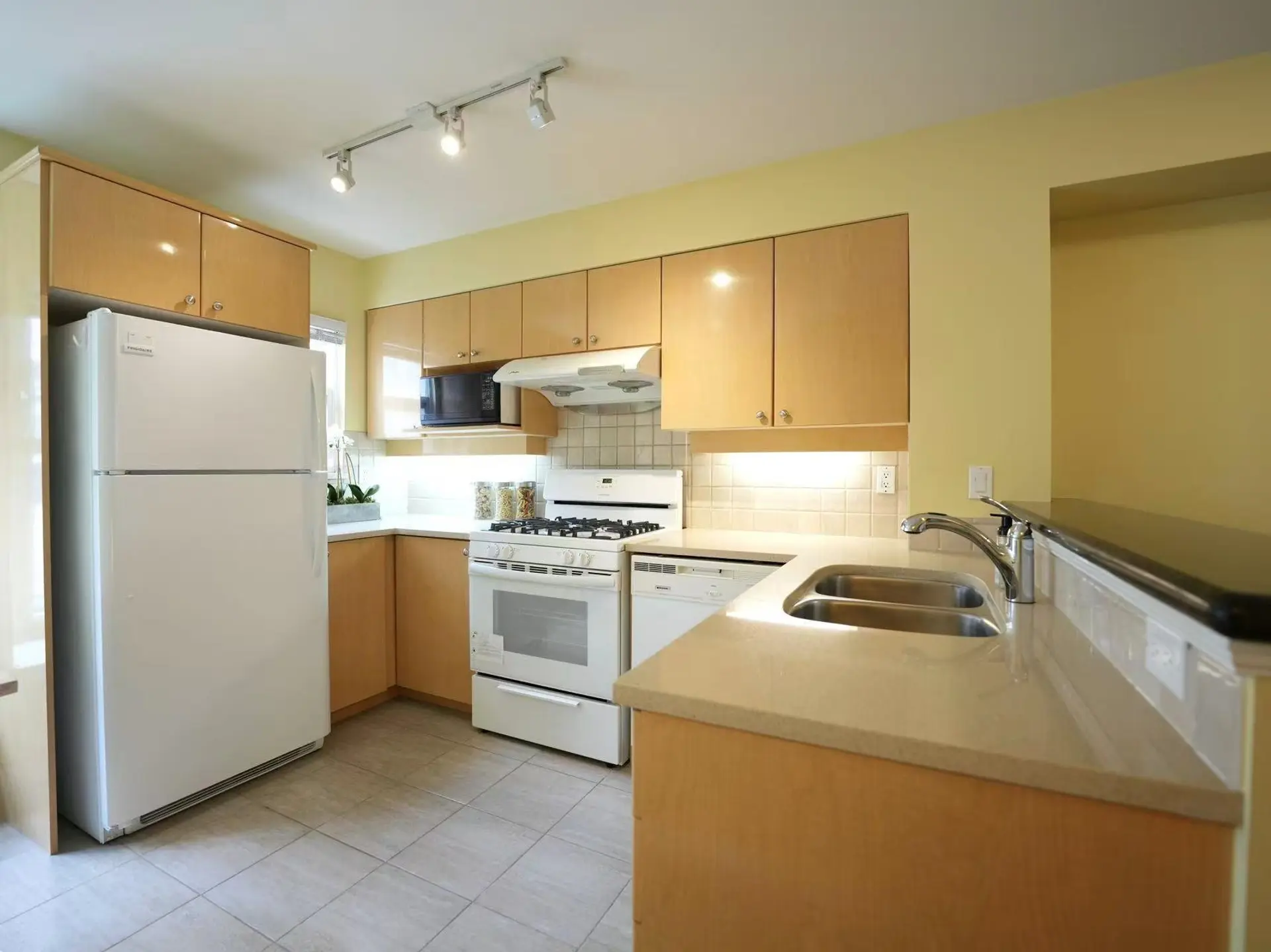 #2 7100 Lynnwood Drive - Image 8