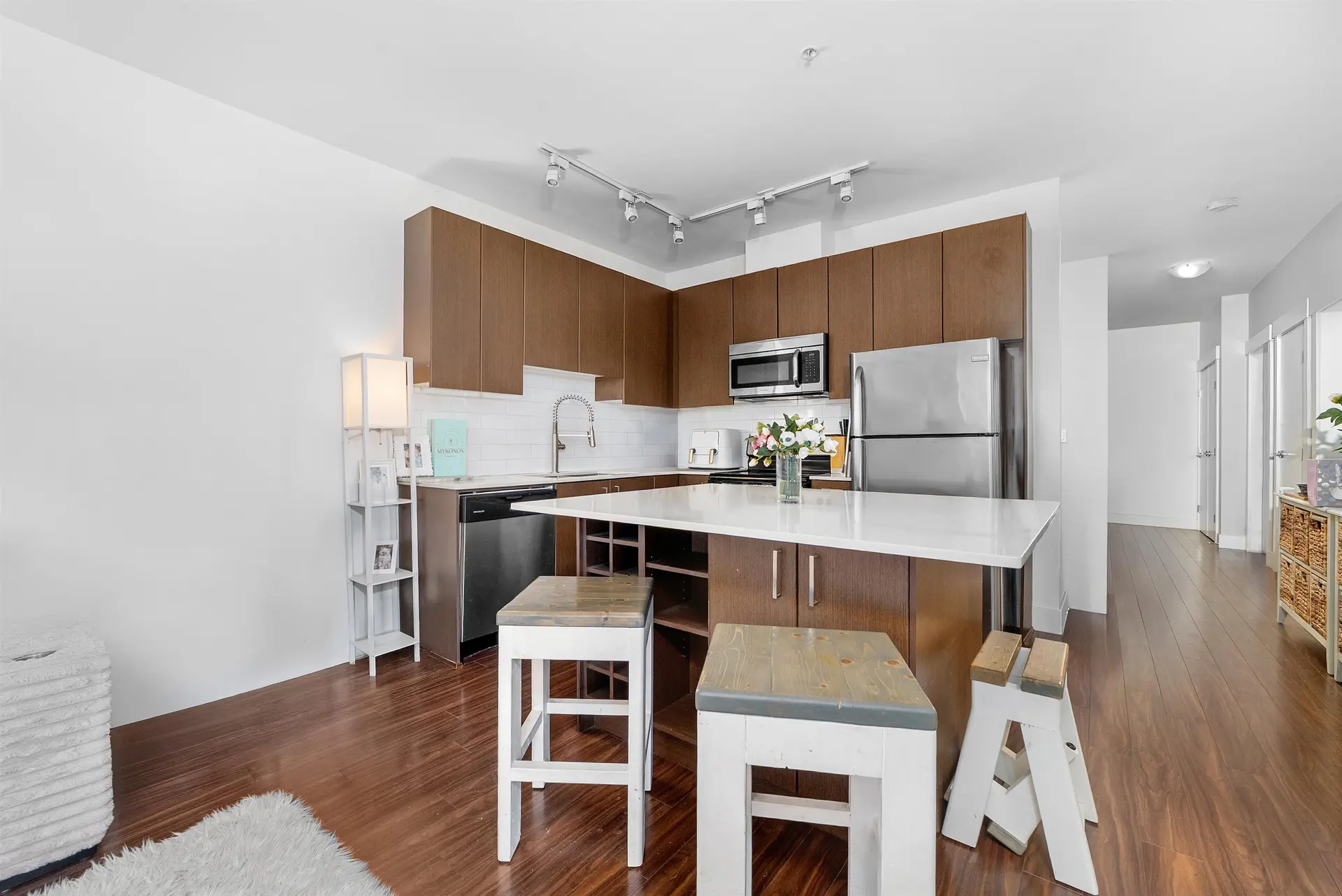 #101 2351 Kelly Avenue - Image 3