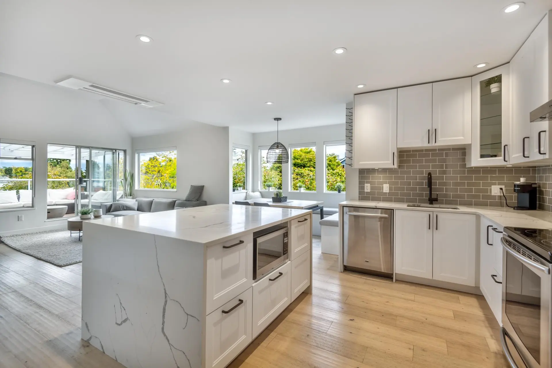 #304 1665 Arbutus Street - Image 1