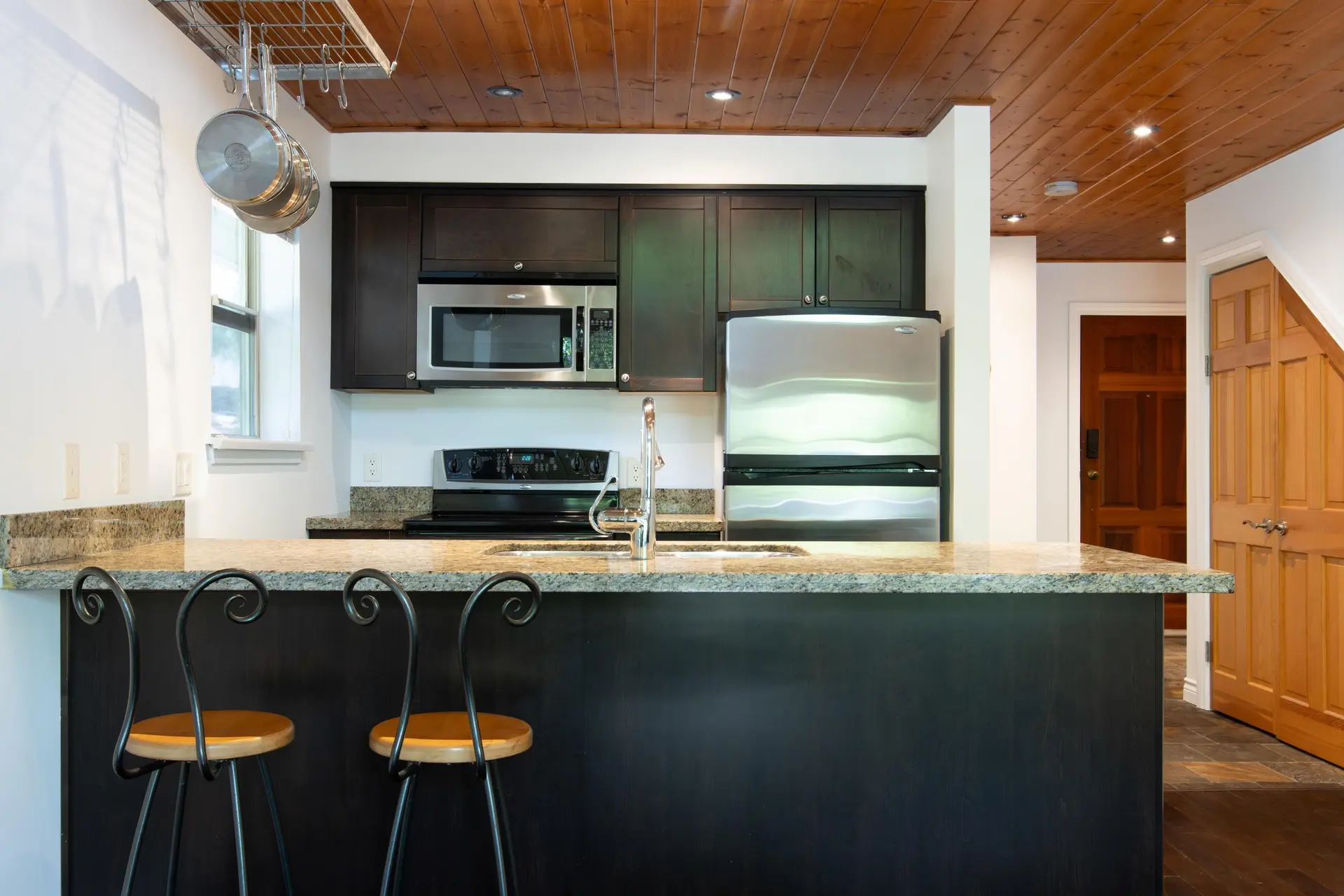 #302 3050 Hillcrest Drive - Image 9
