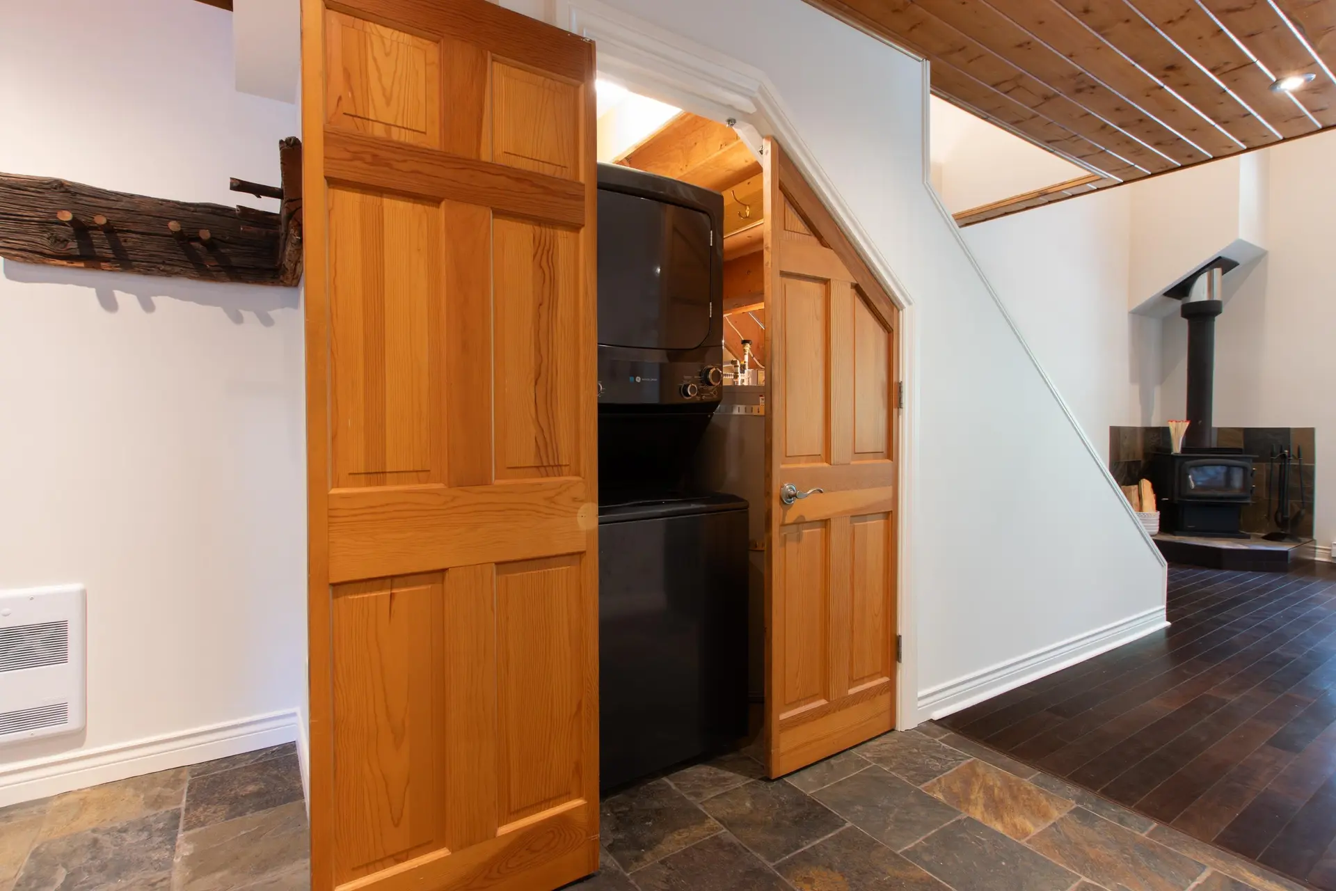 #302 3050 Hillcrest Drive - Image 10