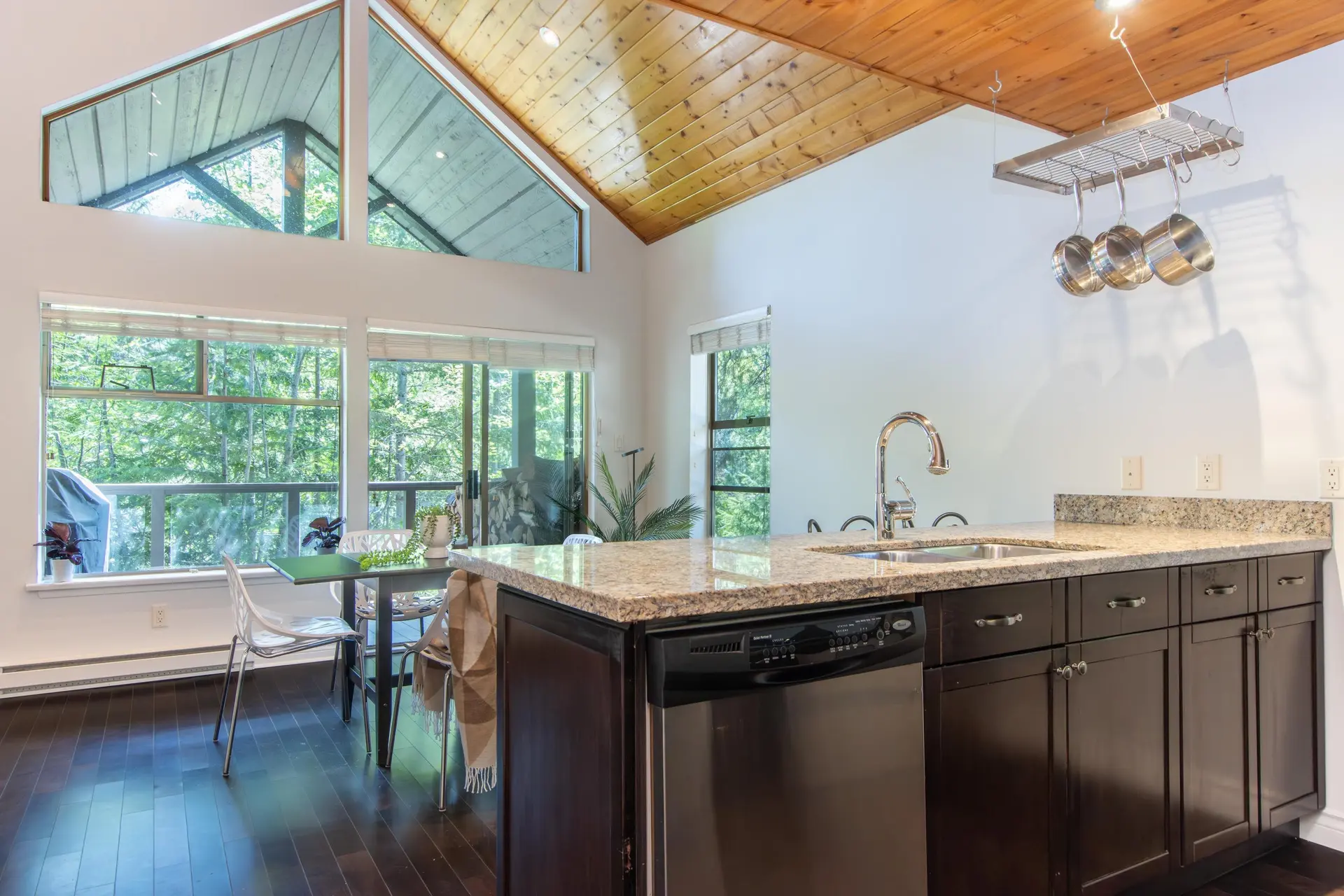 #302 3050 Hillcrest Drive - Image 8