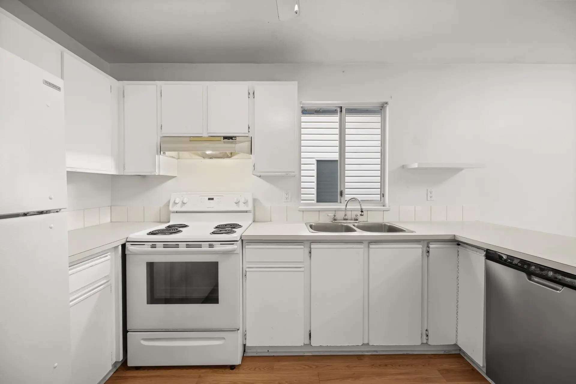 11677 203 Street - Image 13
