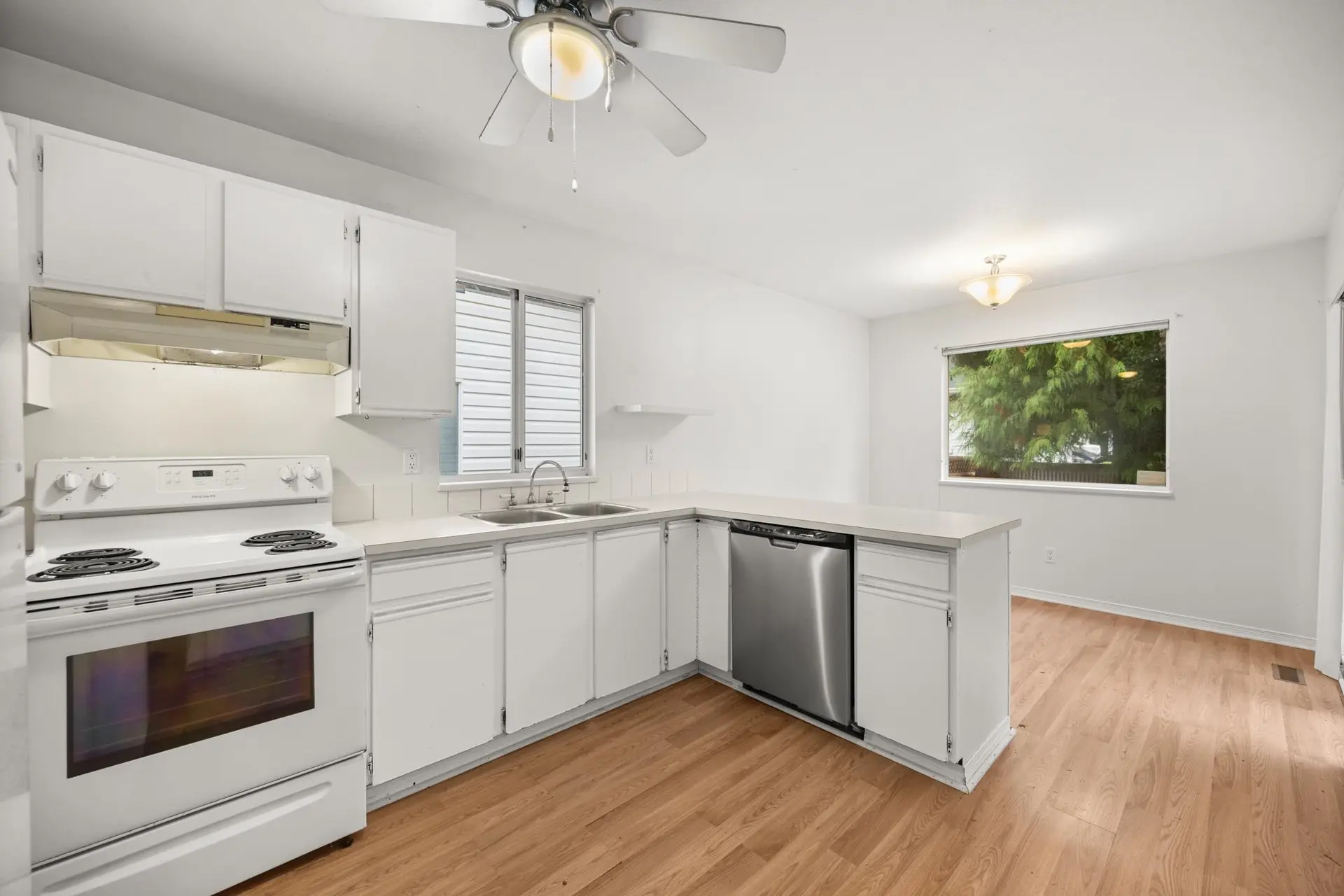 11677 203 Street - Image 12
