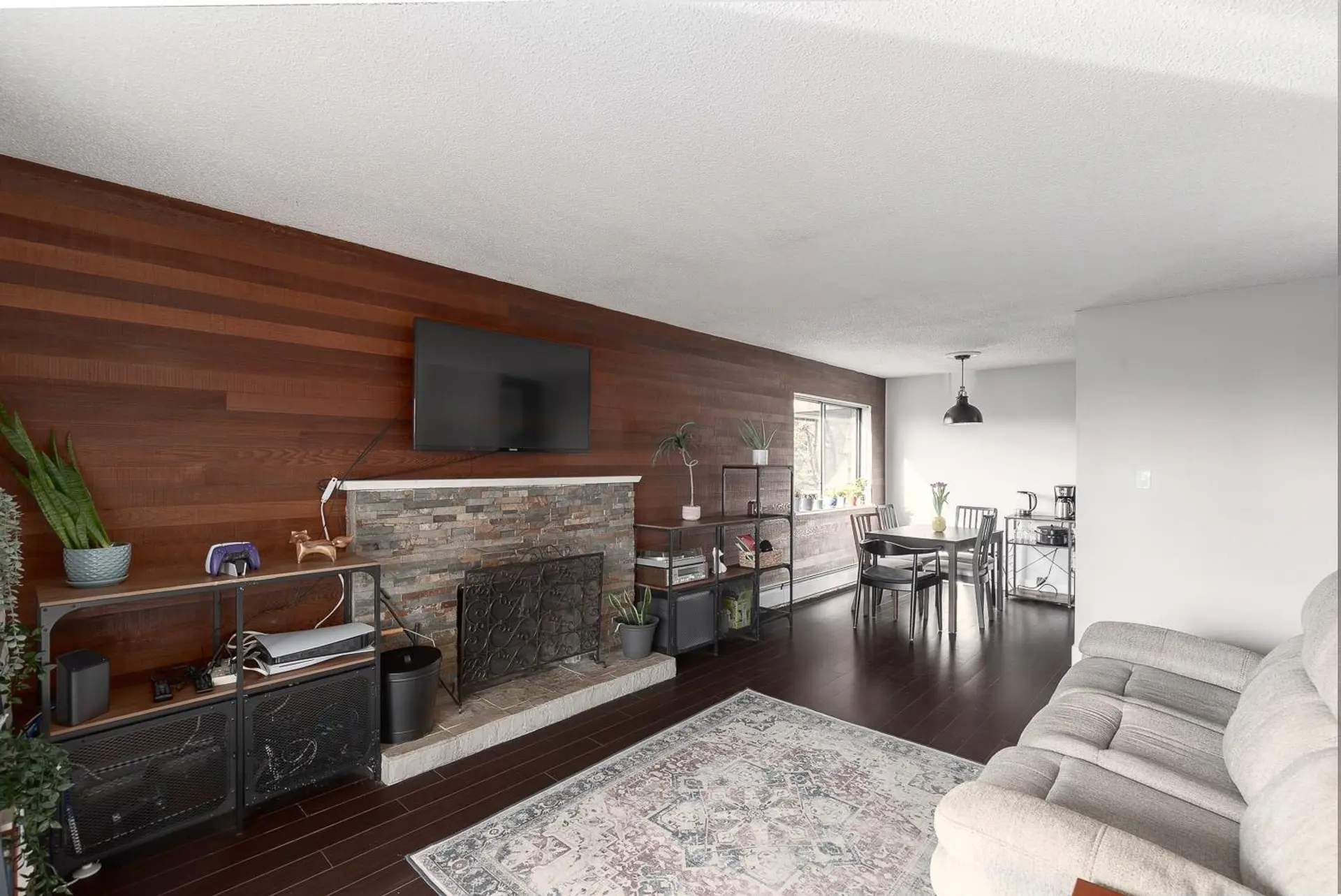 #307 466 E Eighth Avenue - Image 2