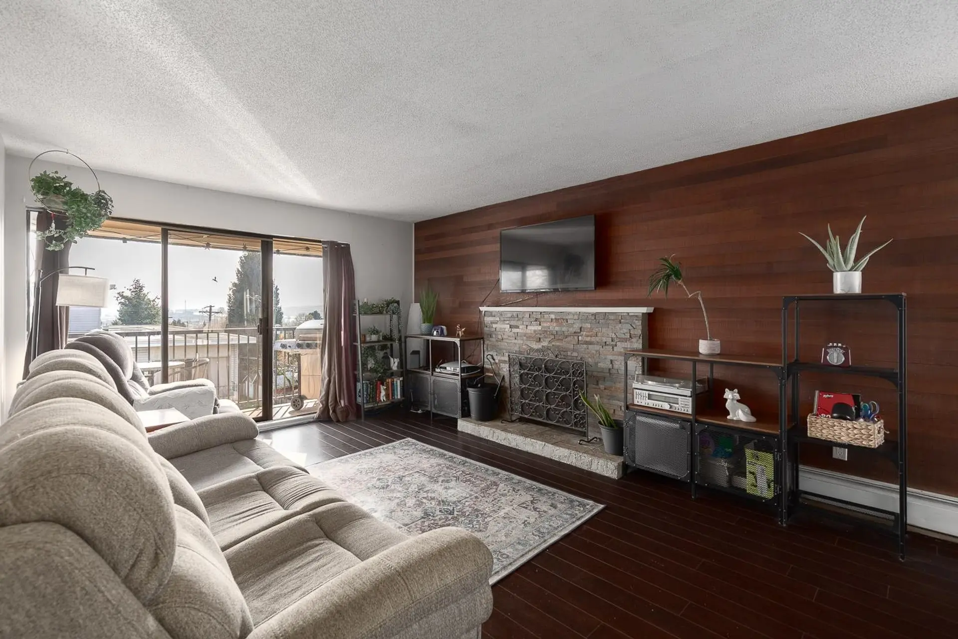 #307 466 E Eighth Avenue - Image 1