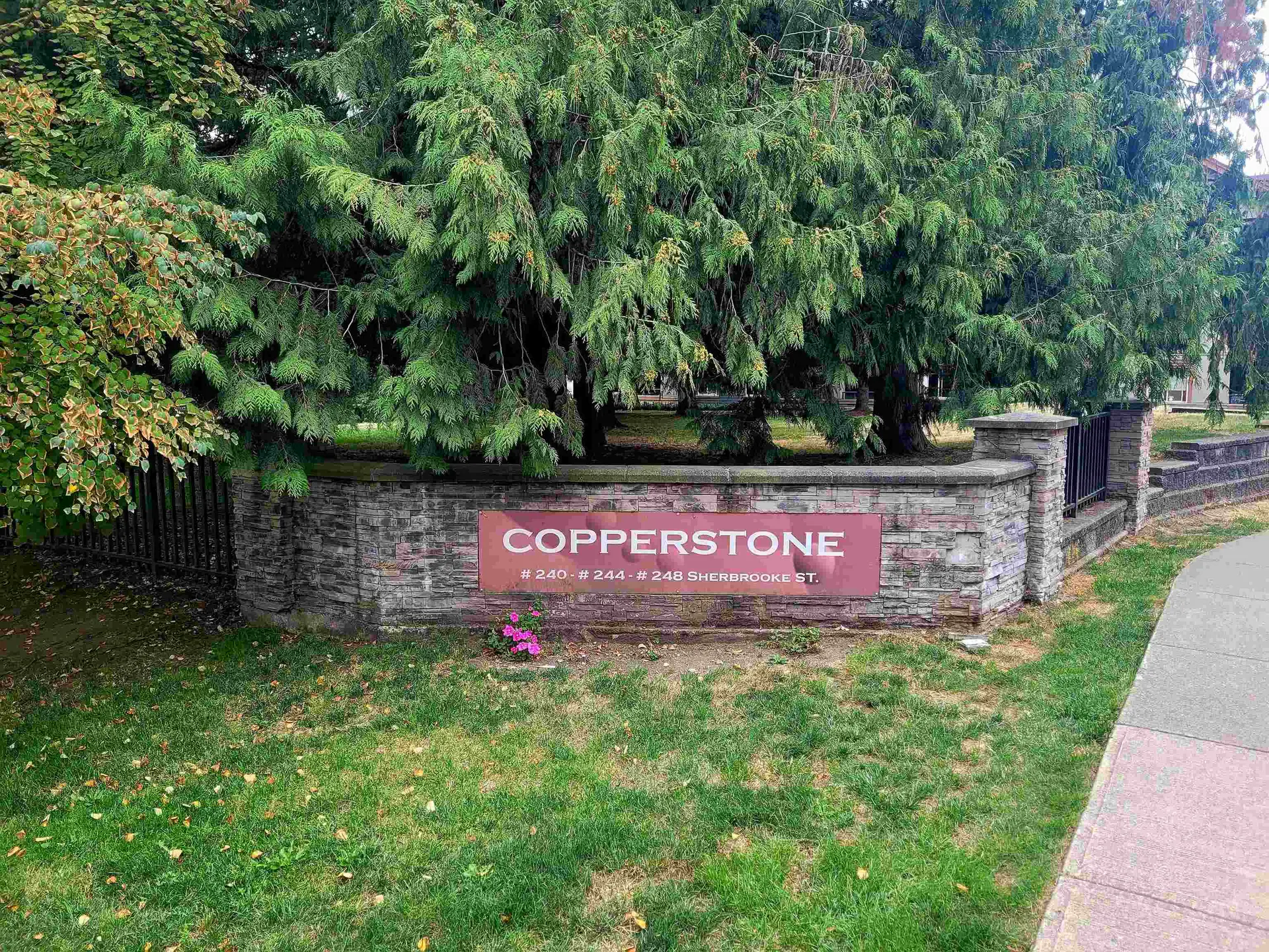 #3219 240 Sherbrooke Street - Image 2