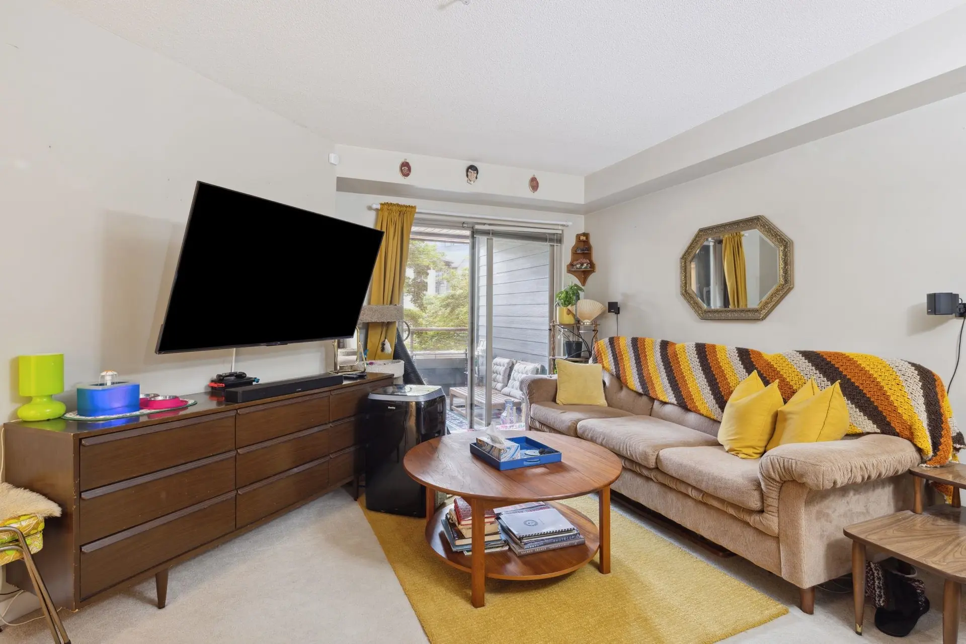 #3219 240 Sherbrooke Street - Image 4